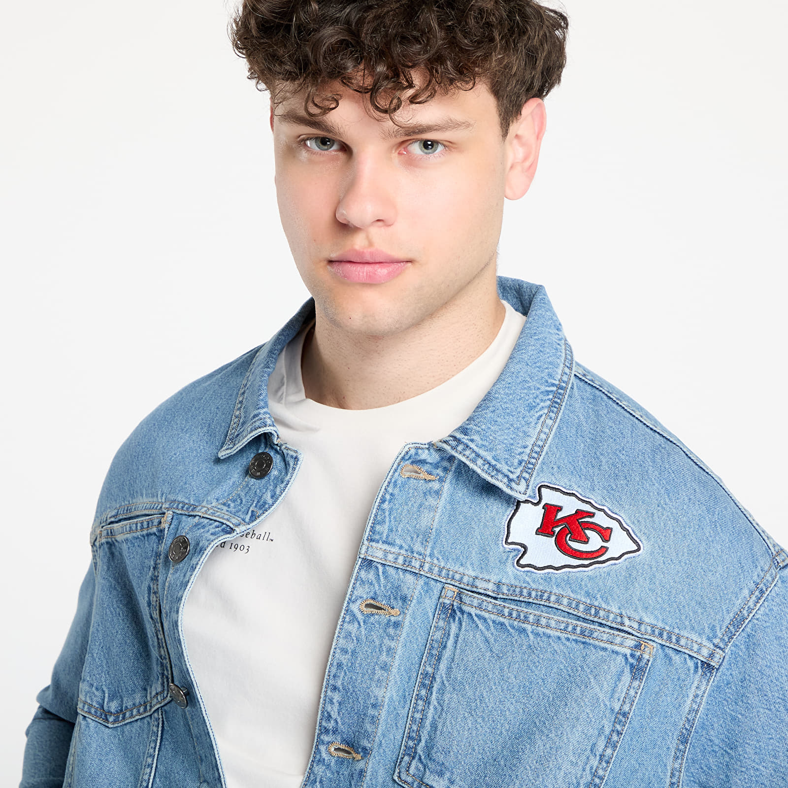 Jachete pentru bărbați New Era Kansas City Chiefs Denim Jacket UNISEX Rdm