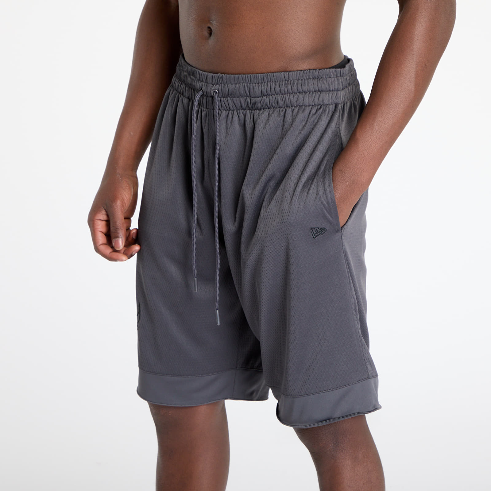 Korte broeken New Era Chicago Bulls NBA Tonal Mesh Short Graphite/ Dark Graphite