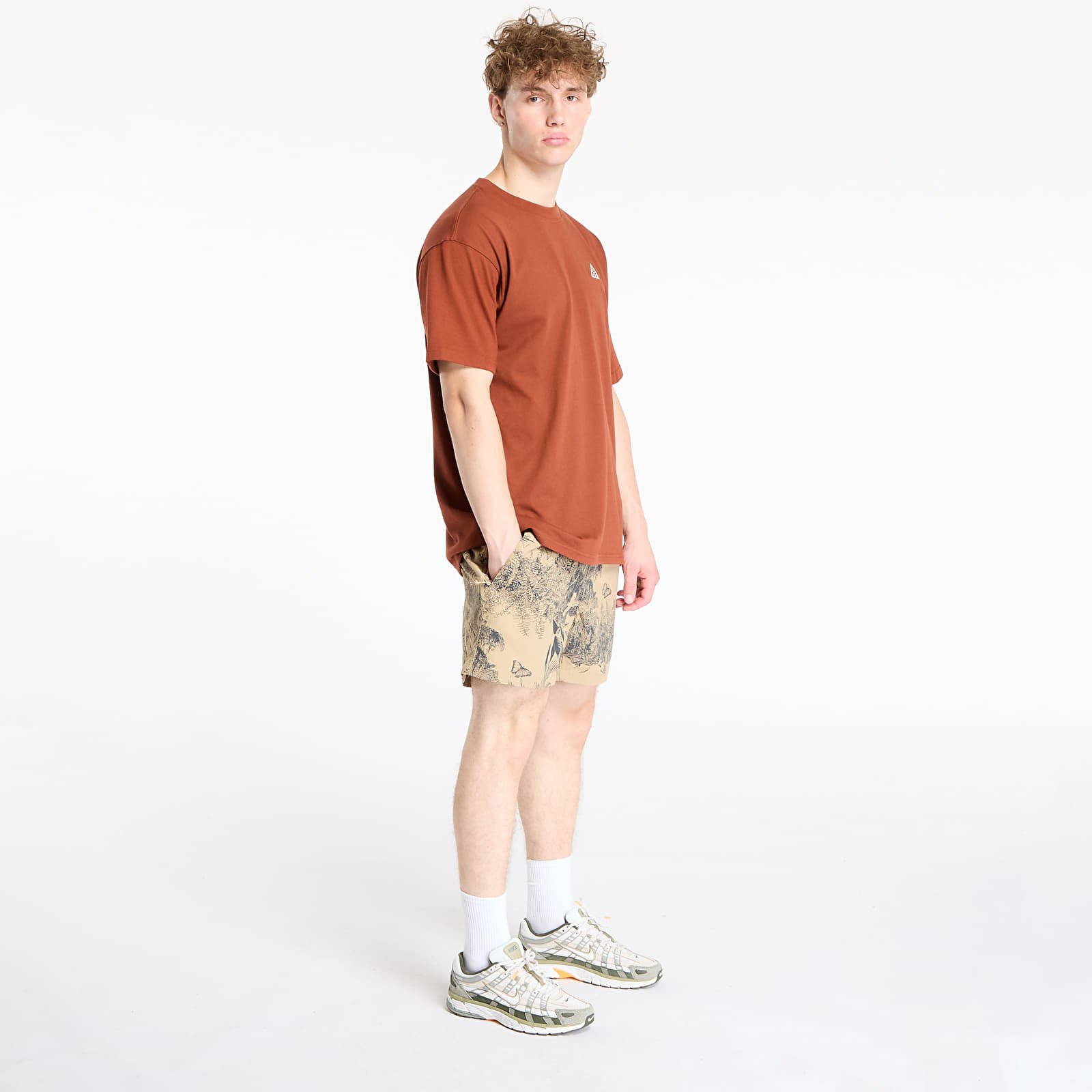 Pantalones cortos para hombre Nike ACG "Reservoir Goat" Men's Print Shorts Parachute Beige/ Summit White
