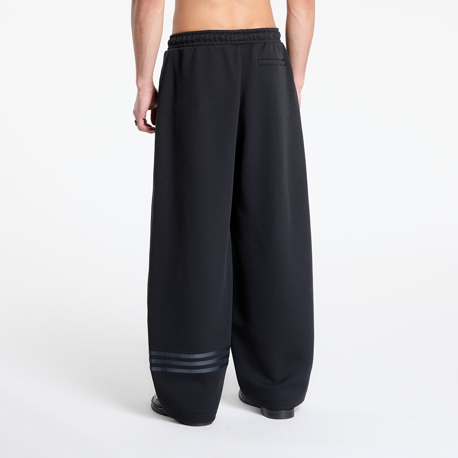 Joggebukser for menn adidas Neuclassics Sweatpants Black