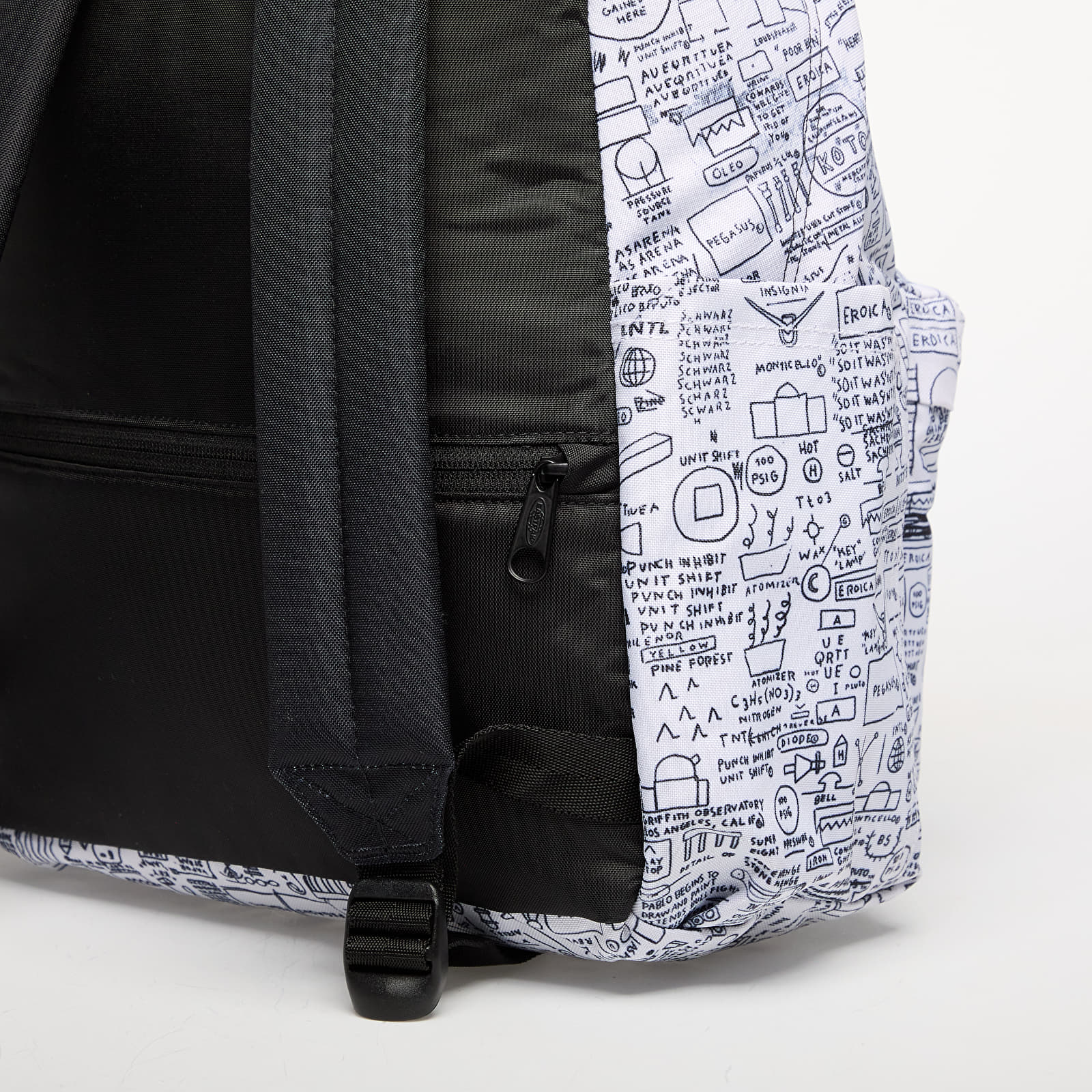 Mochilas para hombres Eastpak x Basquiat Day Pak'r Pegasus Backpack Black/ White