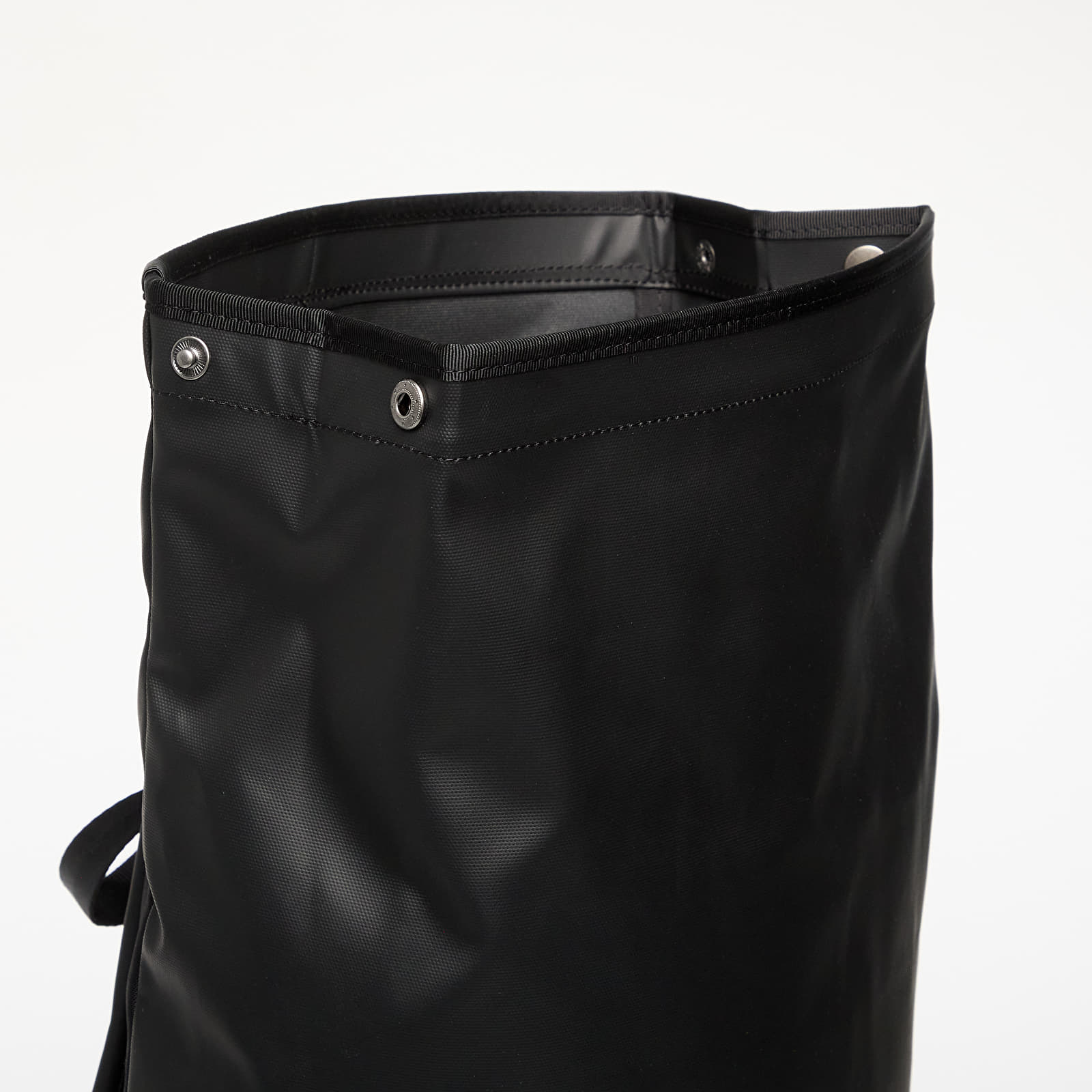 Mochilas para hombres Eastpak Up Roll Tarp Black2