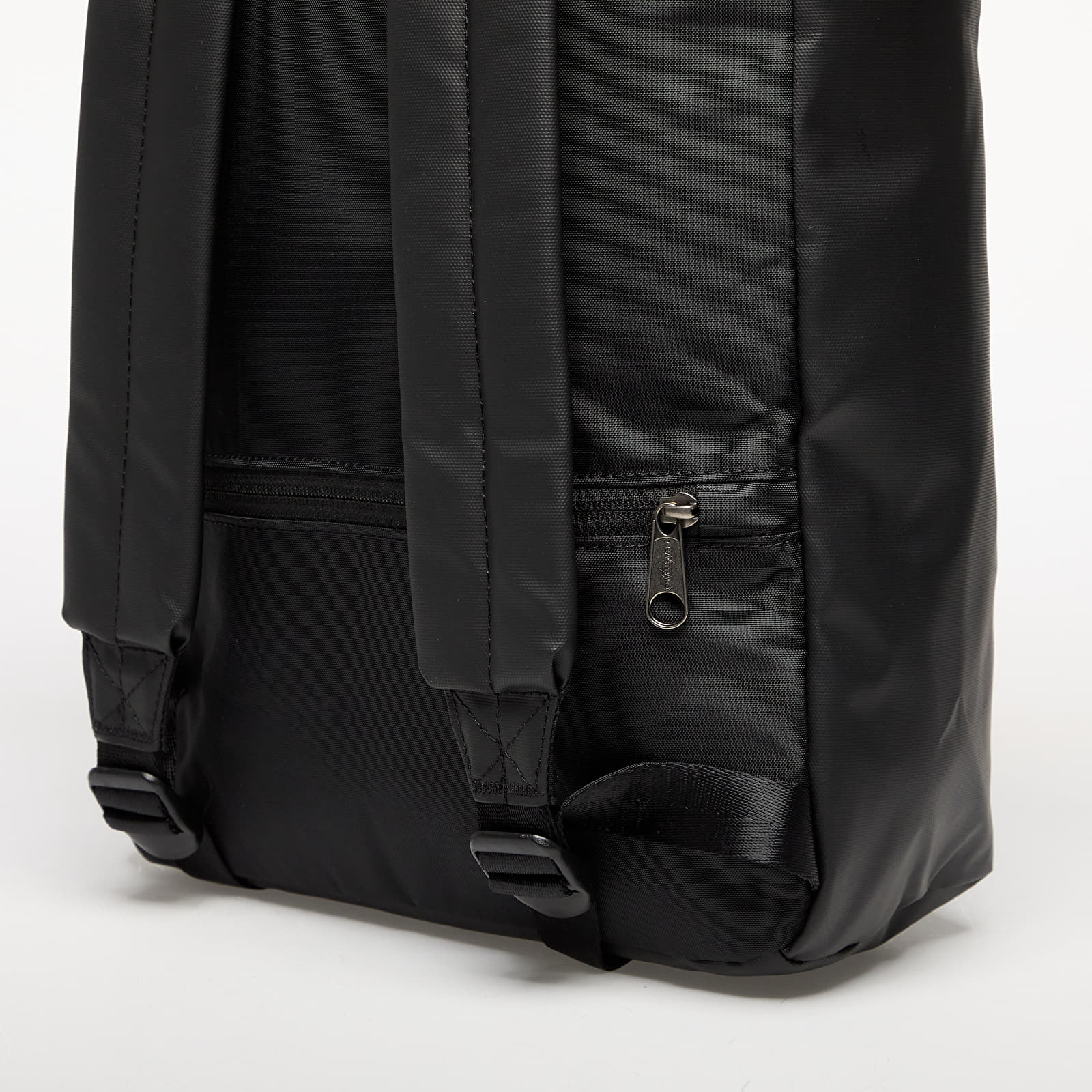 Mochilas para hombres Eastpak Up Roll Tarp Black2