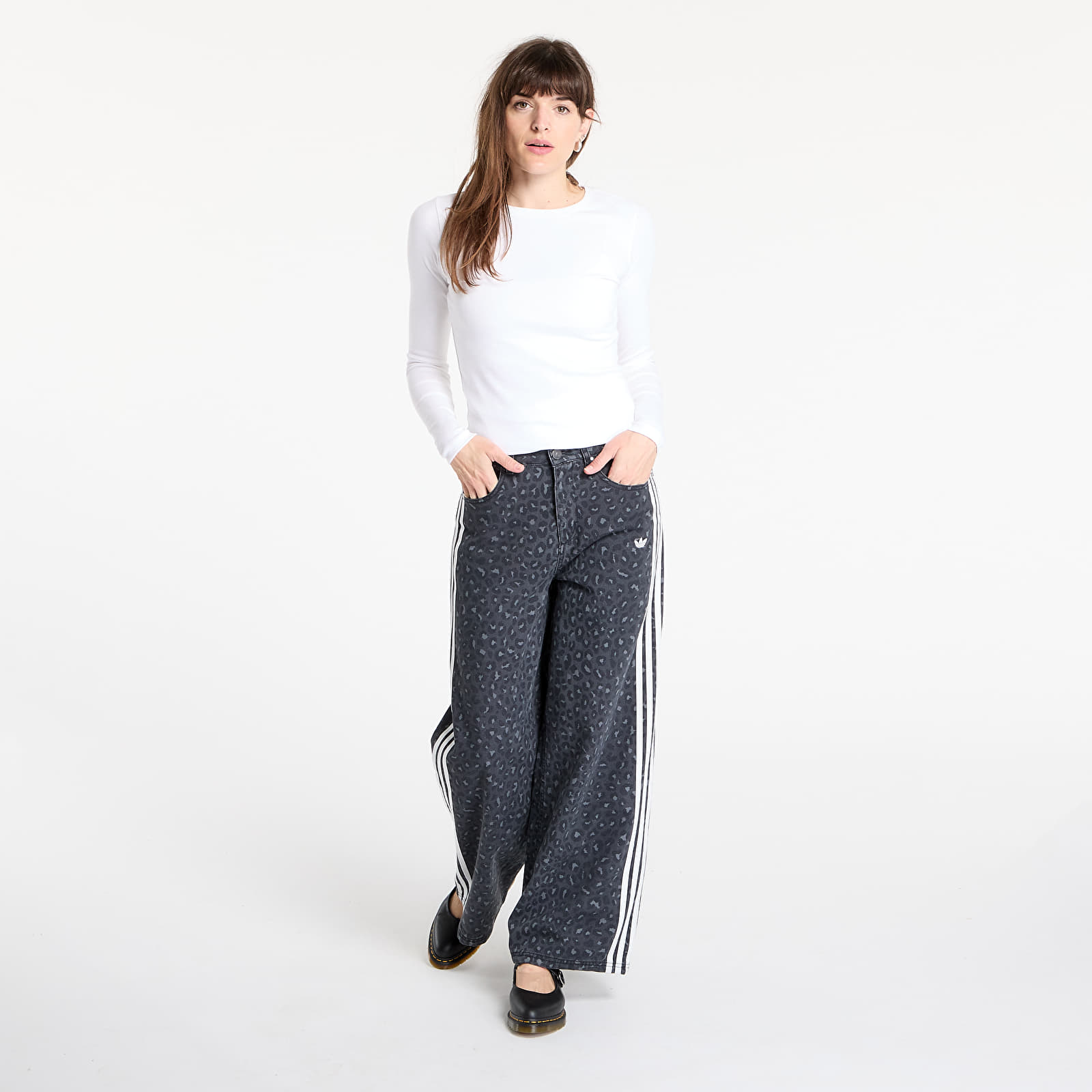 Naiste teksad adidas Originals Loose Pants Multicolor/ Carbon