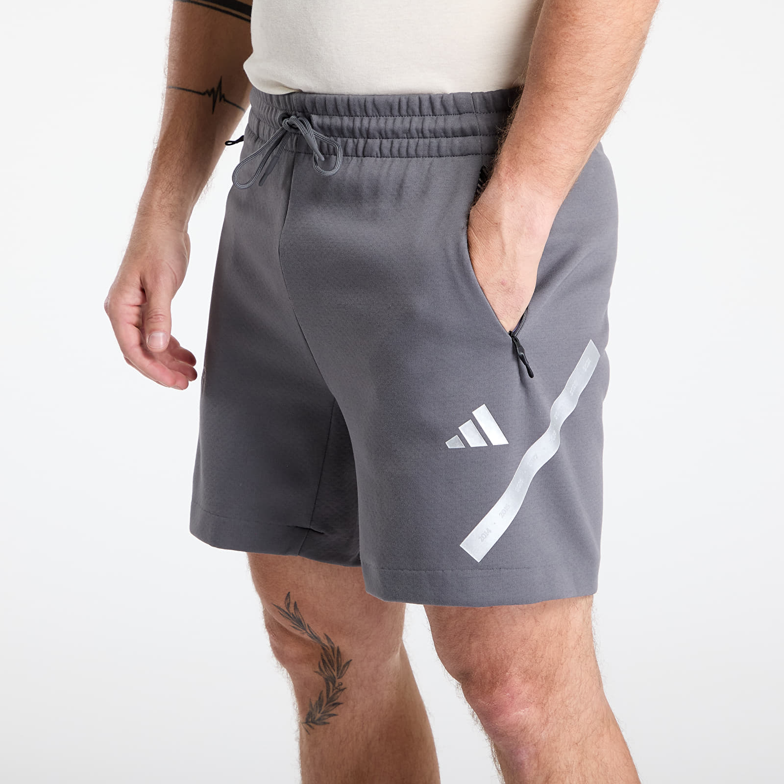 Pánské kraťasy adidas AMG Mercedes Silver Shorts Grey Five