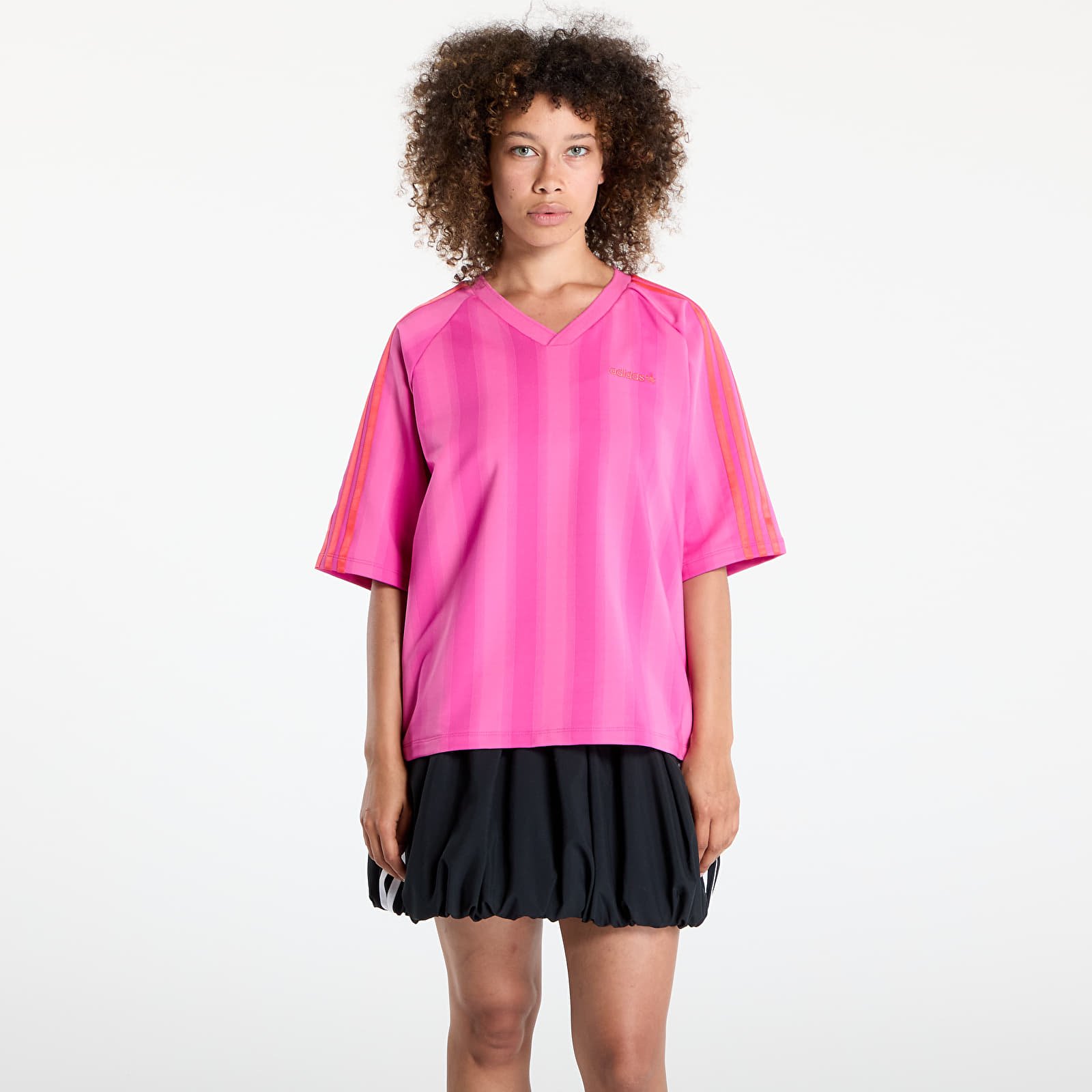 Camisetas de mujer adidas Linear Tee Semi Lucid Fuchsia