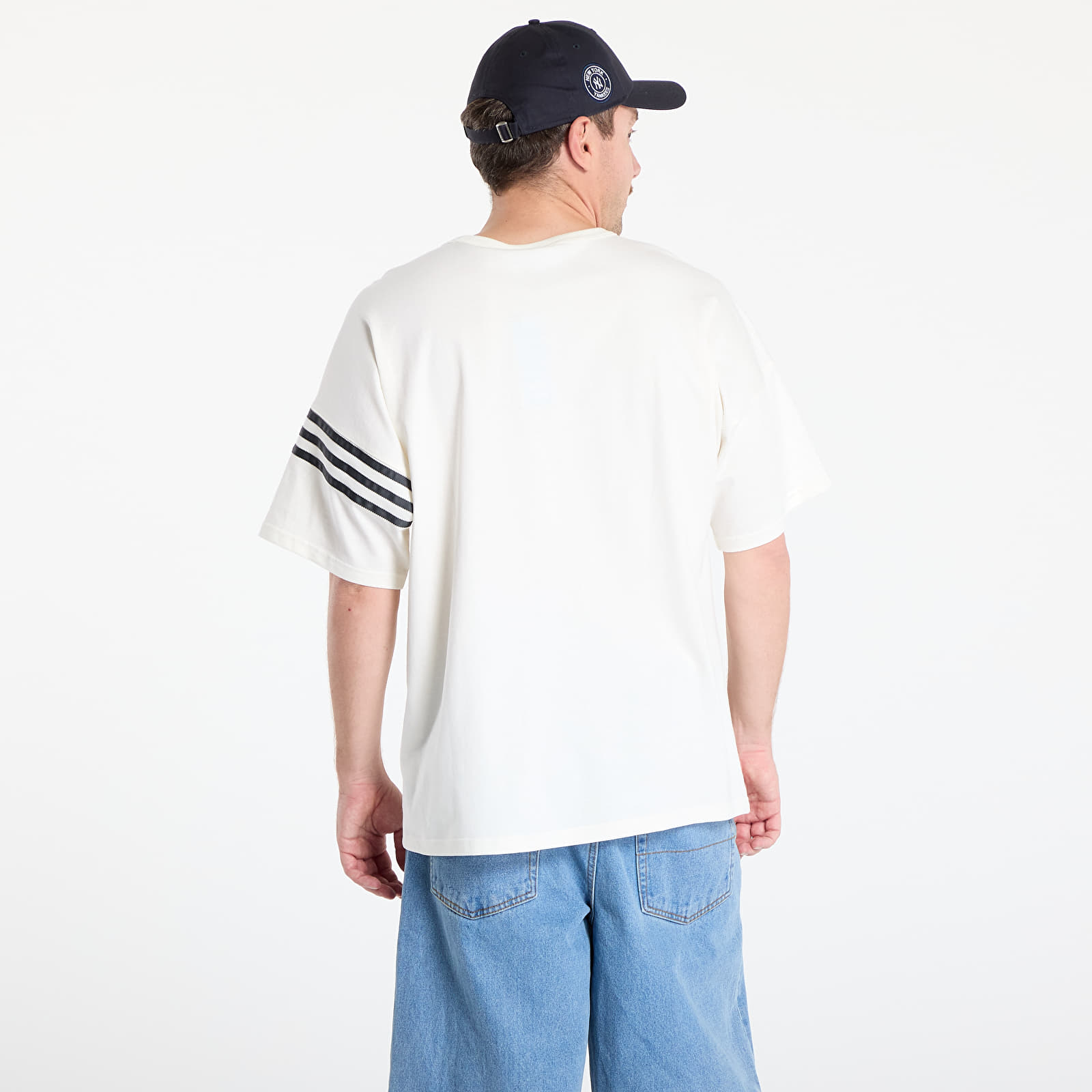 T-särgid adidas Neuclassics T-Shirt Off White