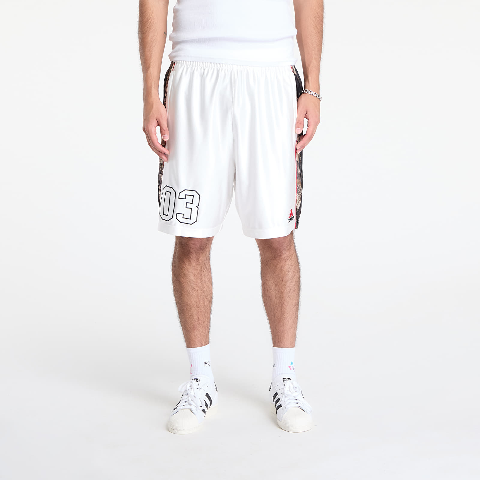 Meeste lühikesed püksid adidas Originals Camo Short Core White