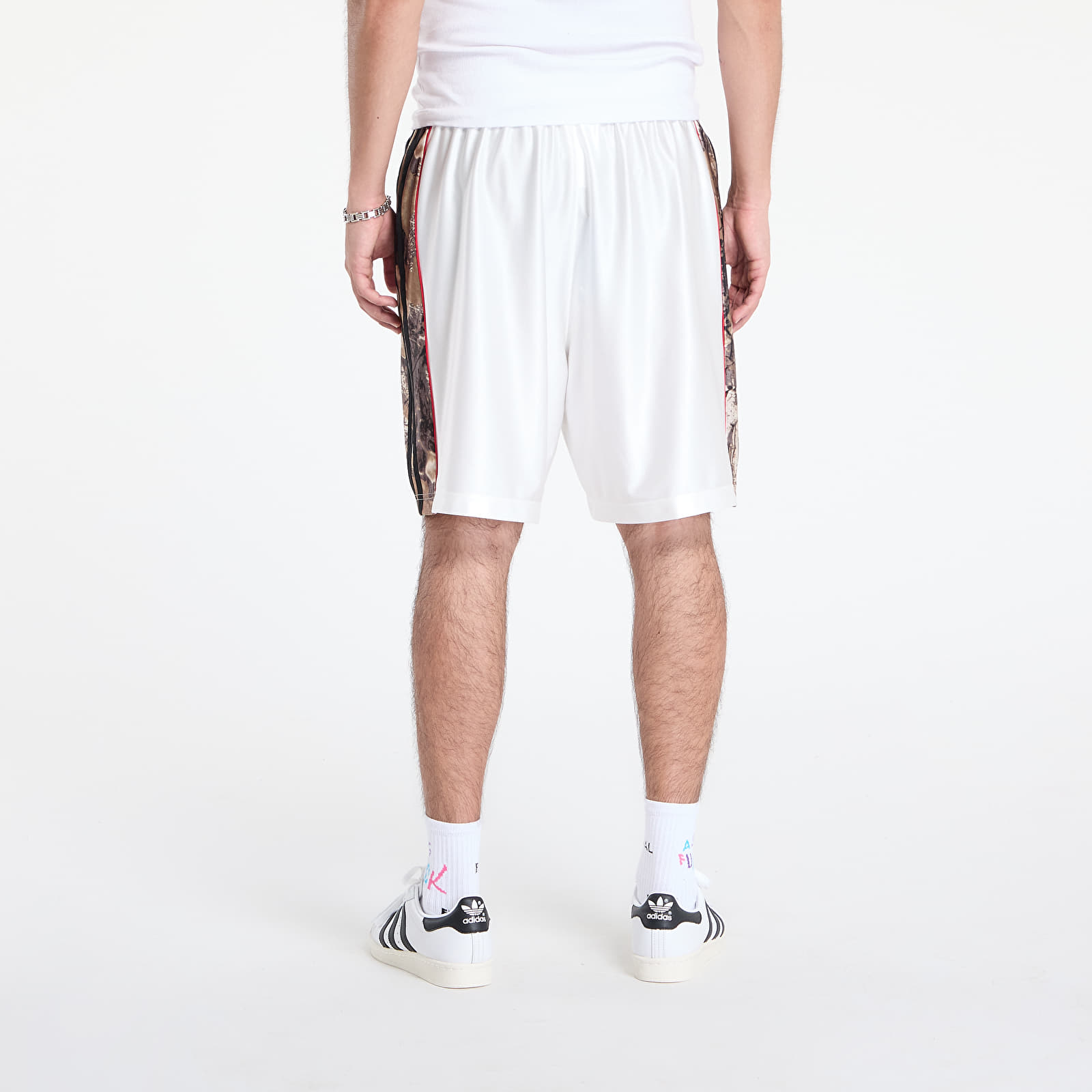 Meeste lühikesed püksid adidas Originals Camo Short Core White
