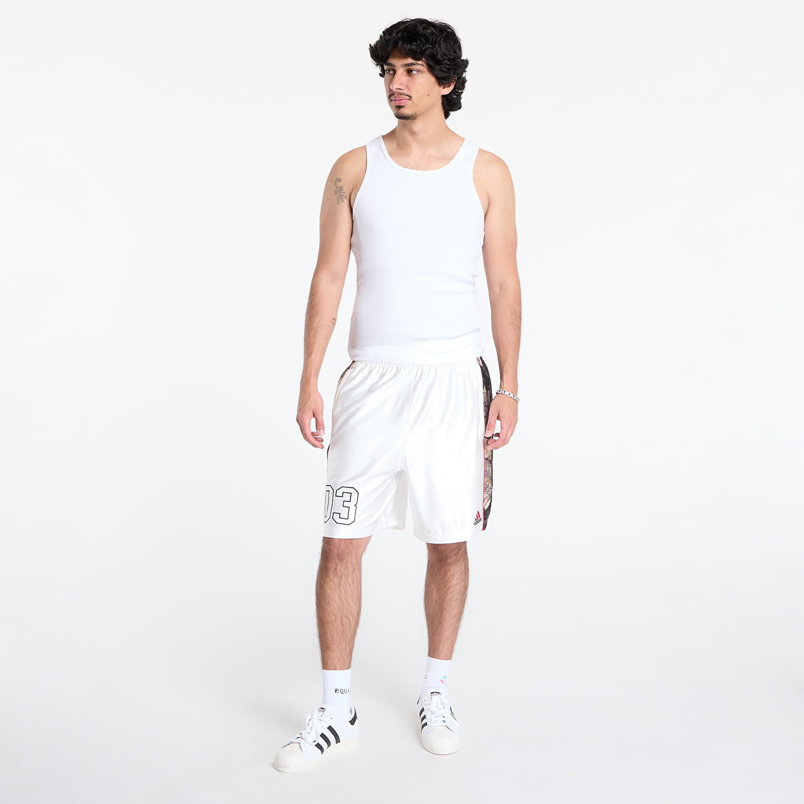 Meeste lühikesed püksid adidas Originals Camo Short Core White