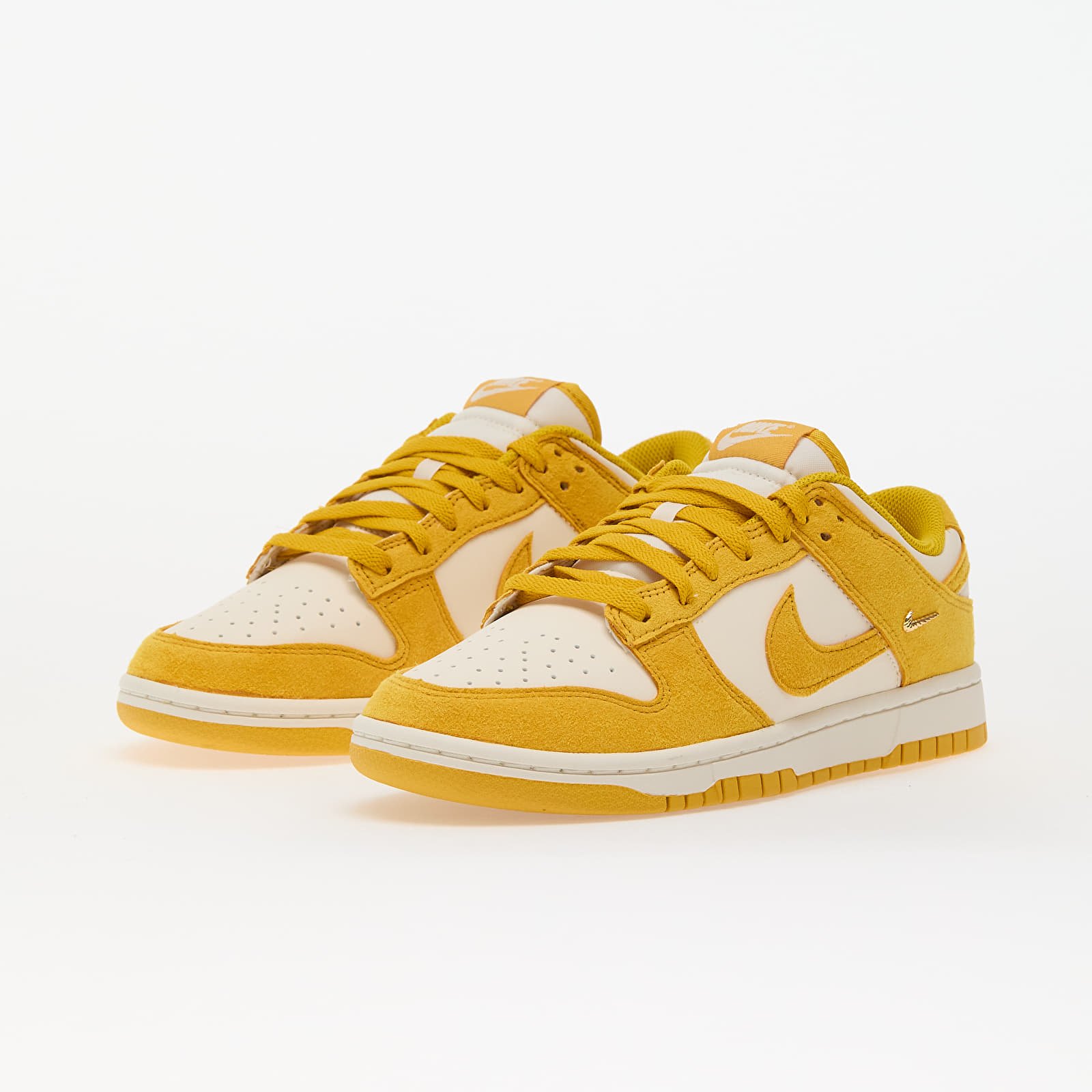 Sneakers og sko til kvinder Nike Wmns Dunk Low Pale Ivory/ Dk Sulfur-Sail-Mtlc Gold
