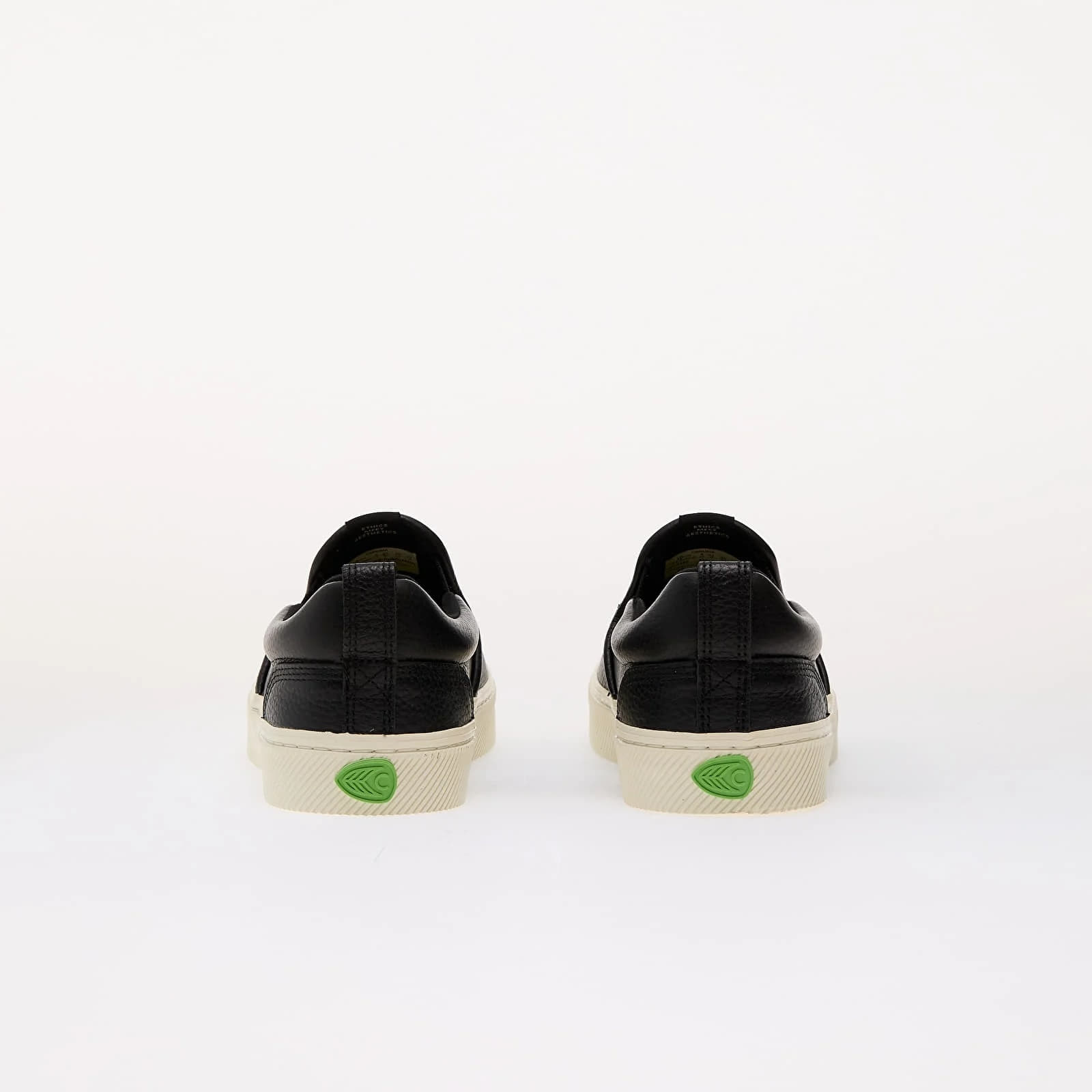 Sneakers und Schuhe für Frauen Cariuma W Slip-On Black
