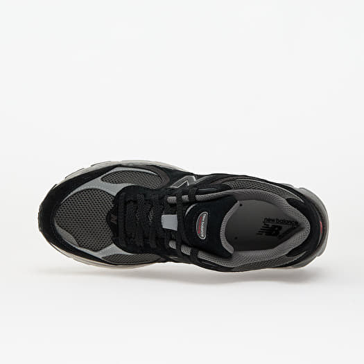New Balance 2002R Black | Queens