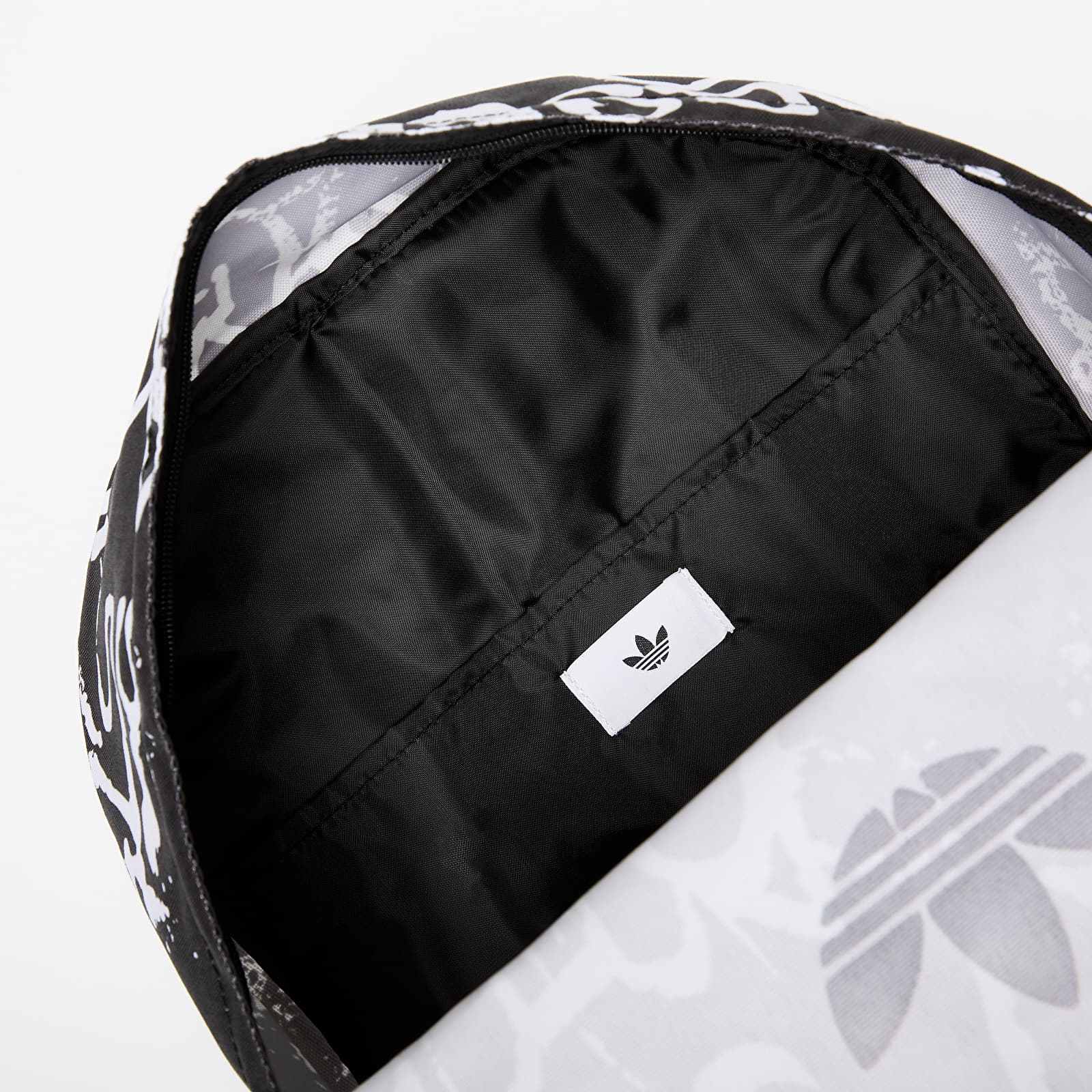 Miesten reput adidas Graphic Classic Backpack Black/ White
