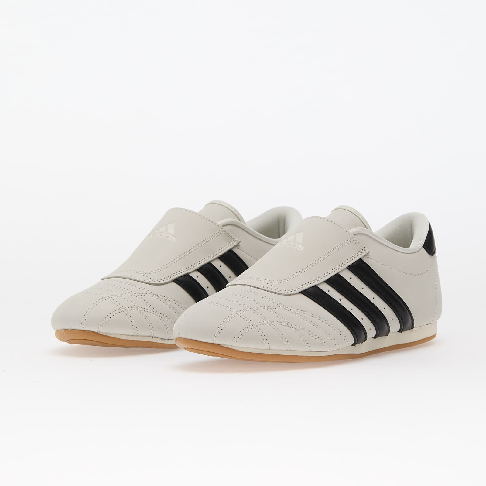 Naisten lenkkarit ja kengät adidas Taekwondo W Off White/ Core Black/ Gum