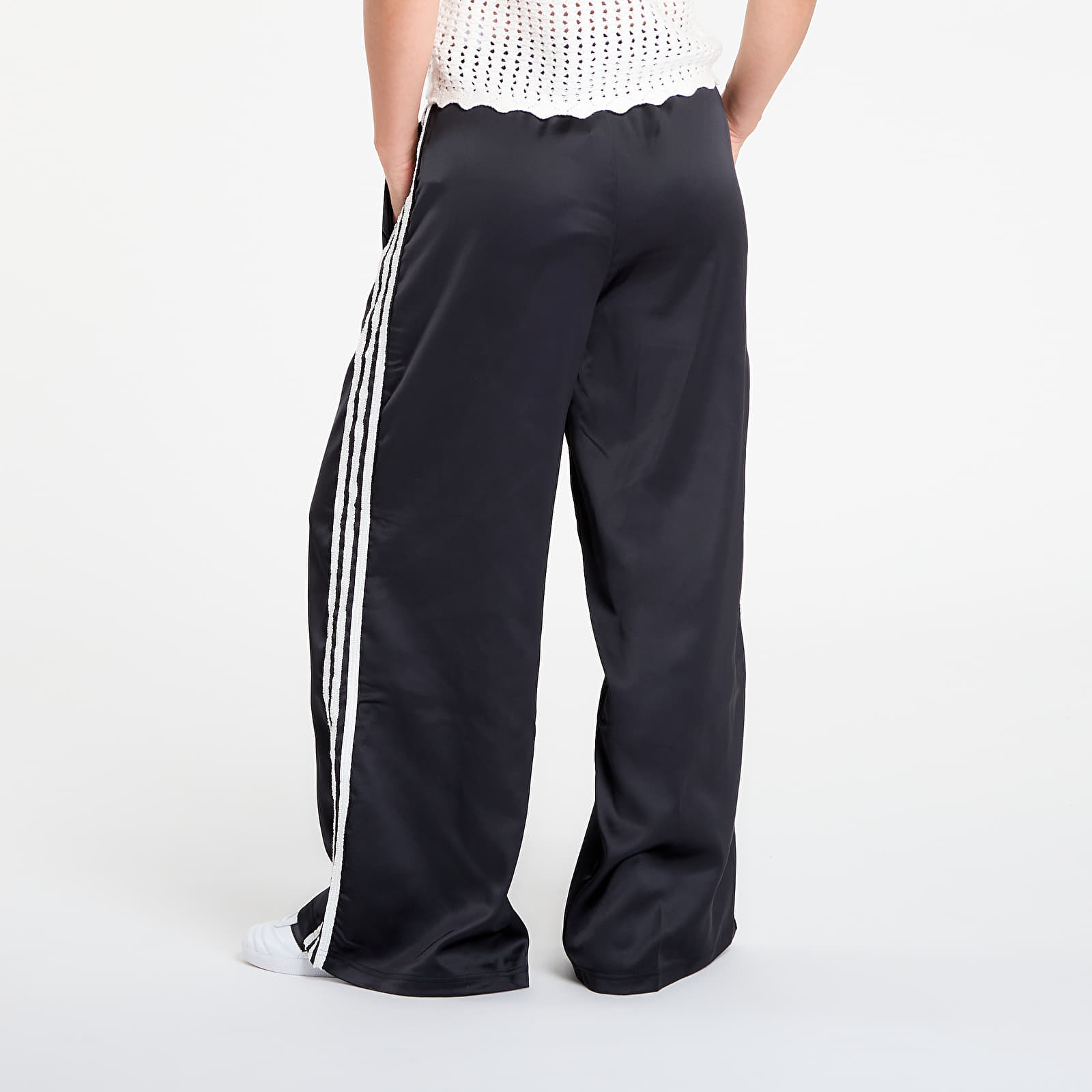 Ženske hlače adidas Originals Satin Wide Leg Tracksuit Bottoms Ruffle 3-Stripes Black