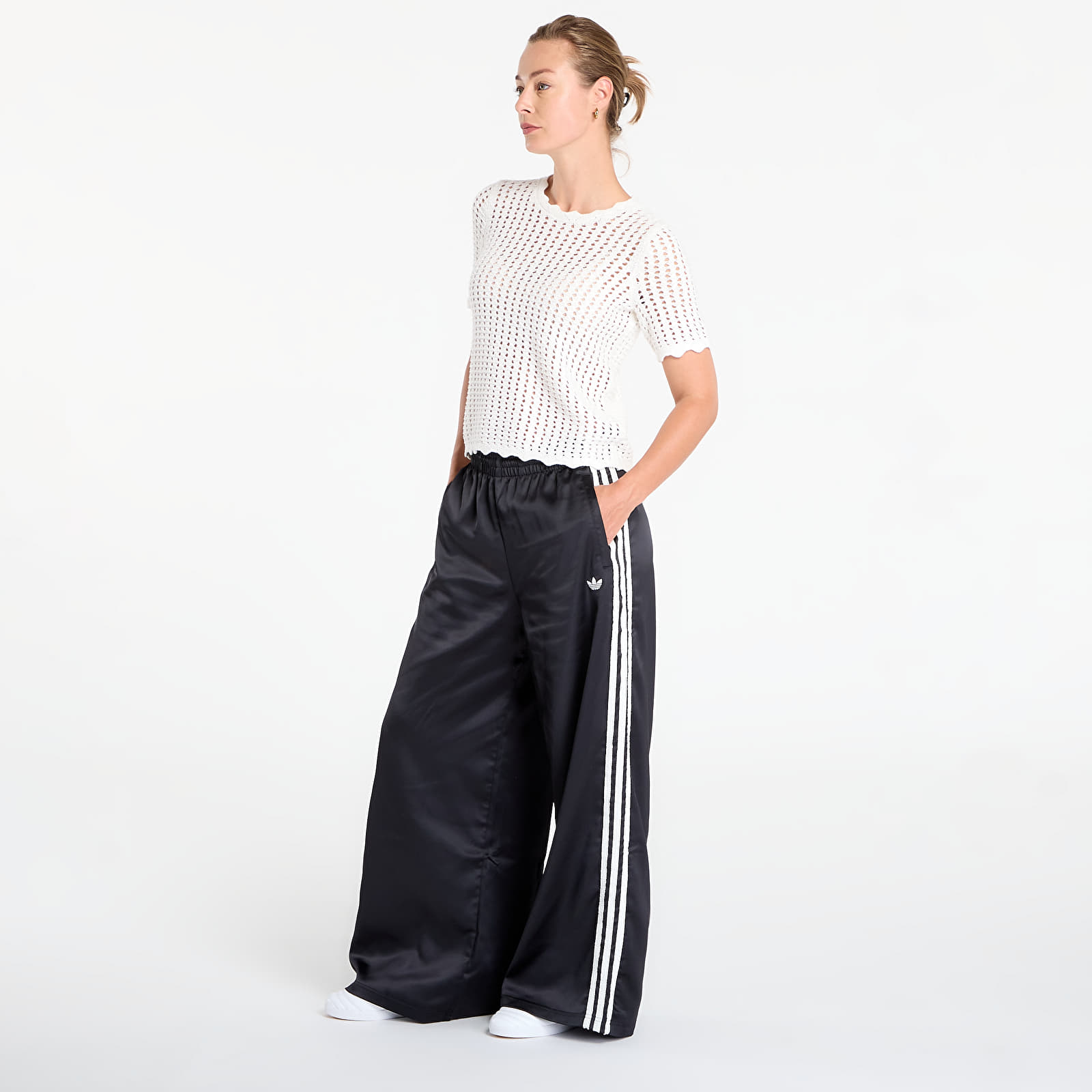 Ženske hlače adidas Originals Satin Wide Leg Tracksuit Bottoms Ruffle 3-Stripes Black