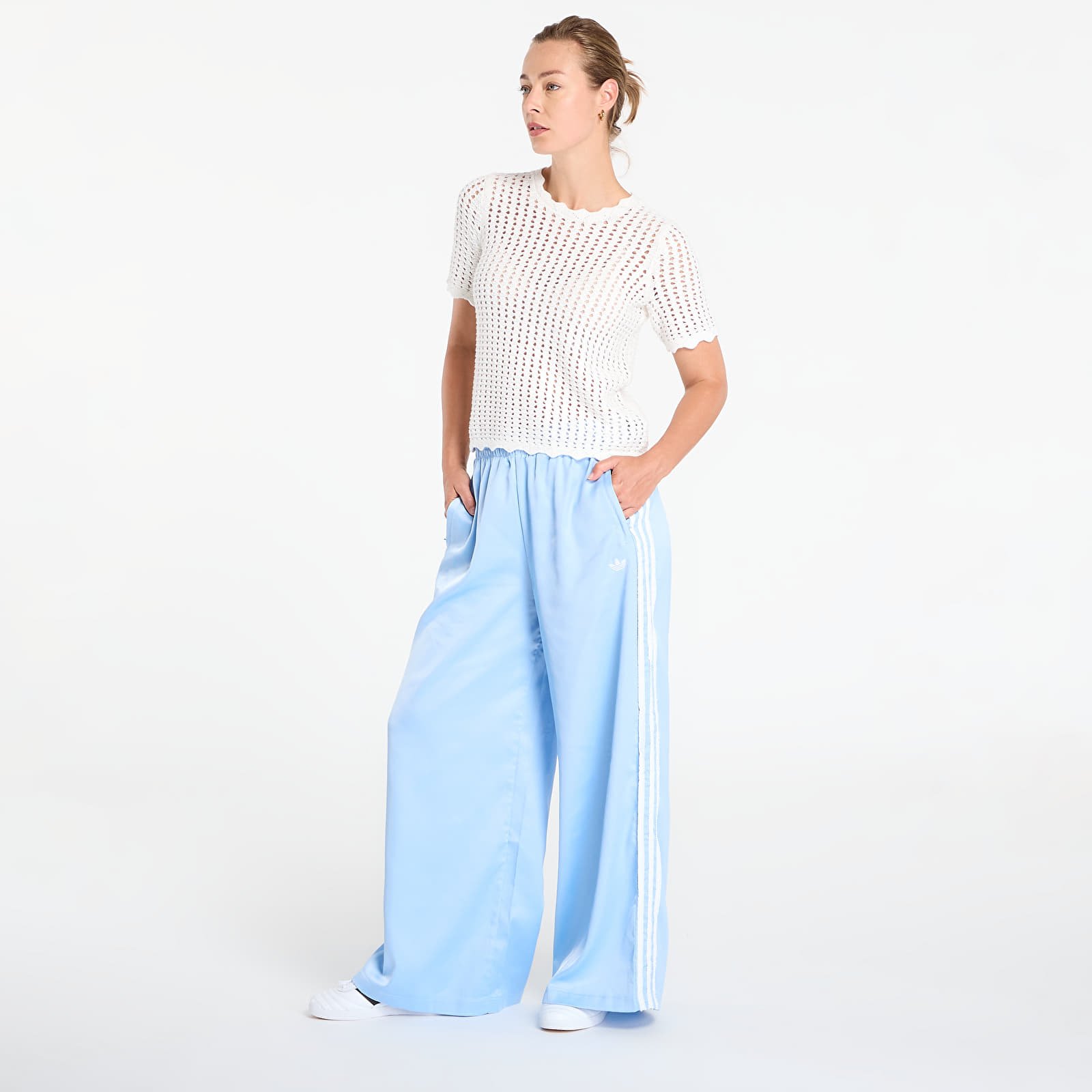 Ženske hlače adidas Originals Satin Wide Leg Tracksuit Bottoms Ruffle 3-Stripes Clear Sky