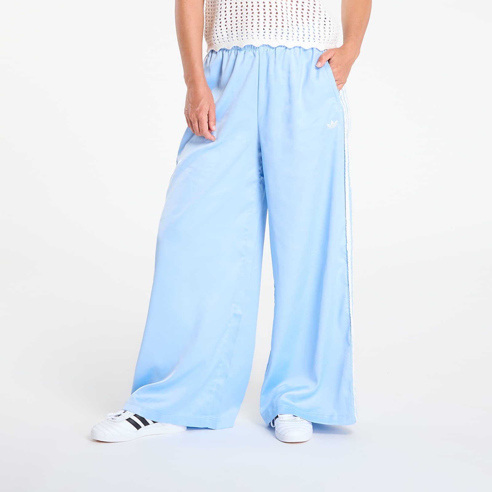 Ženske hlače adidas Originals Satin Wide Leg Tracksuit Bottoms Ruffle 3-Stripes Clear Sky