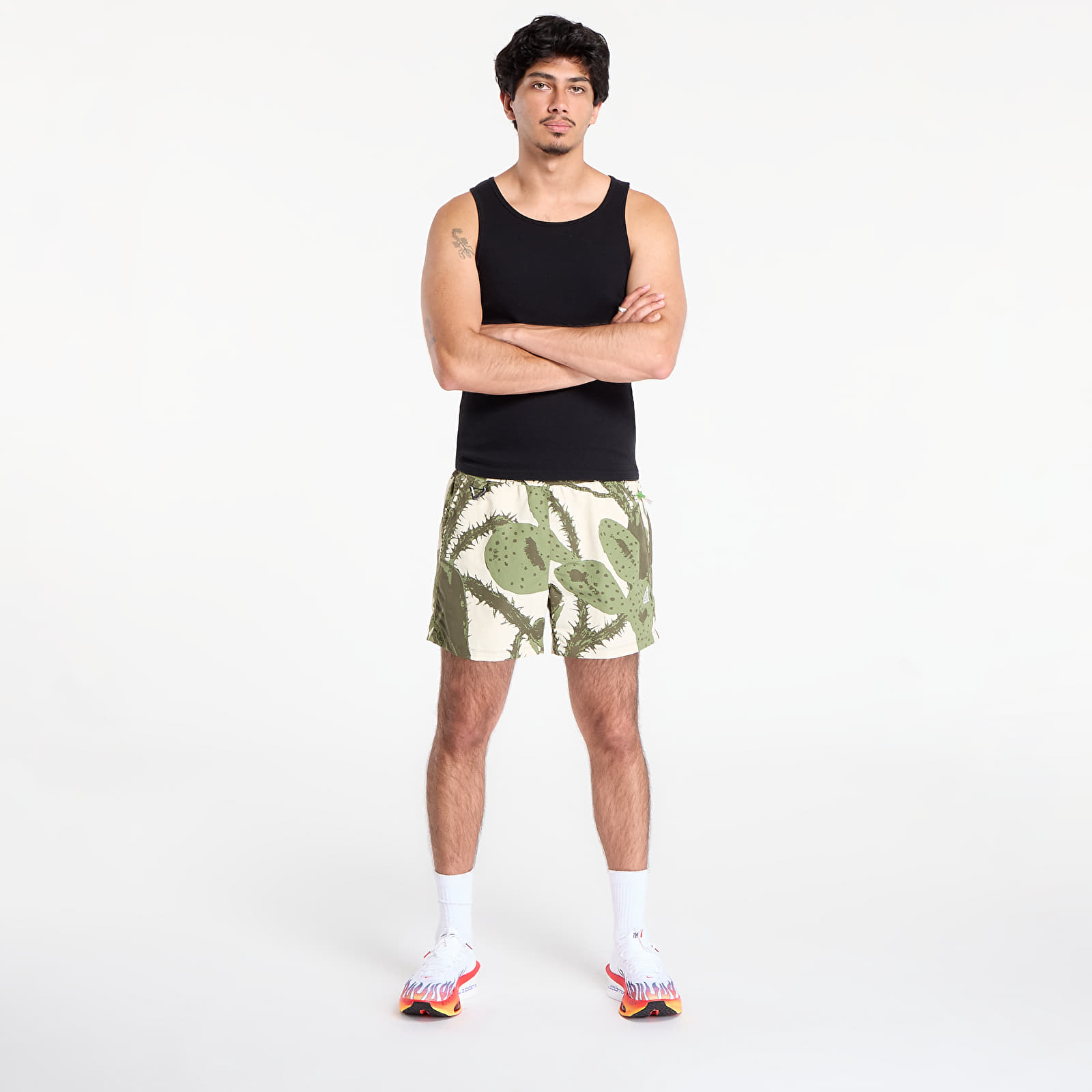 Shorts für Männer Nike ACG "Reservoir Goat" Men's Shorts Lt Khaki/ Summit White