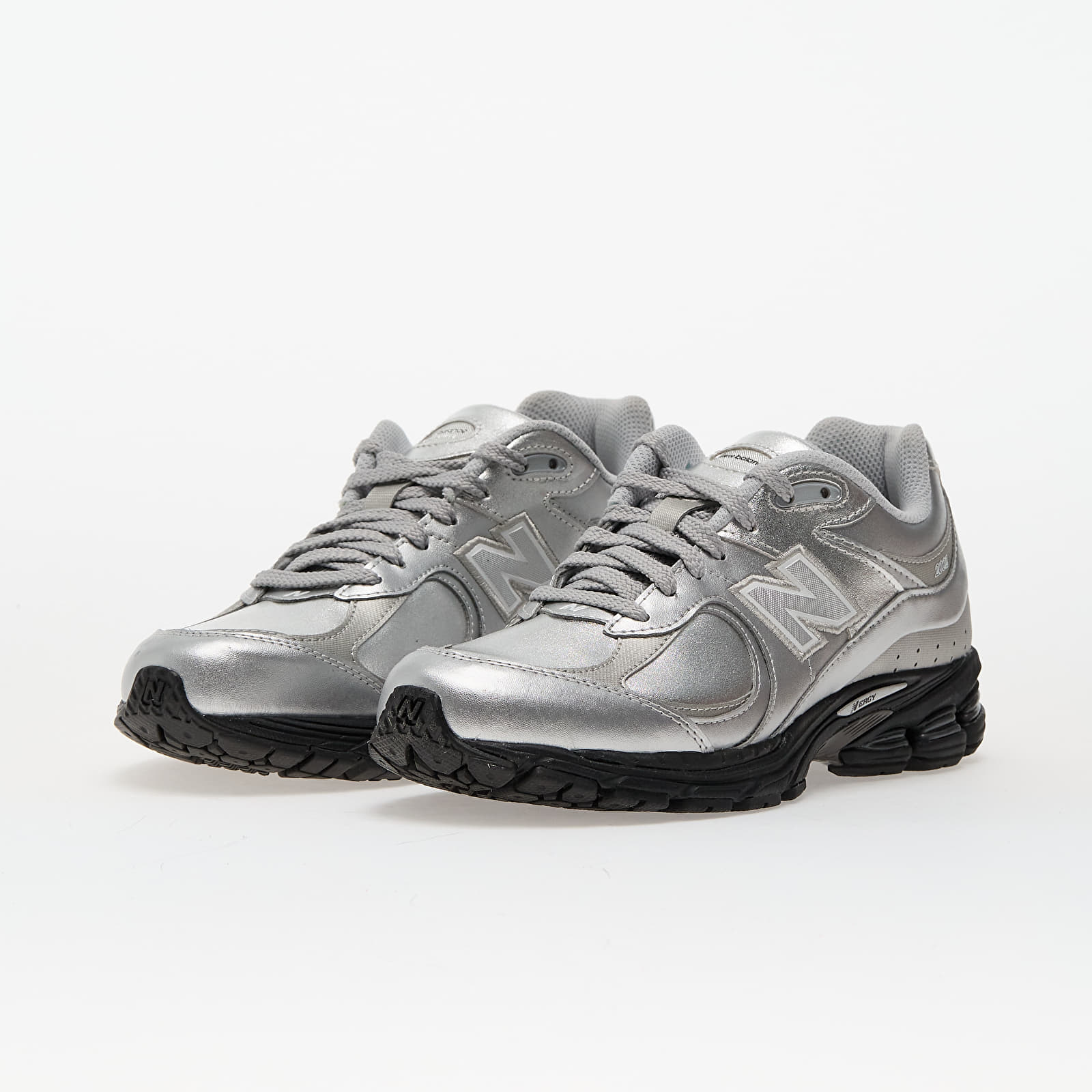 Turnschuhe und Schuhe für Männer New Balance 2002R Silver