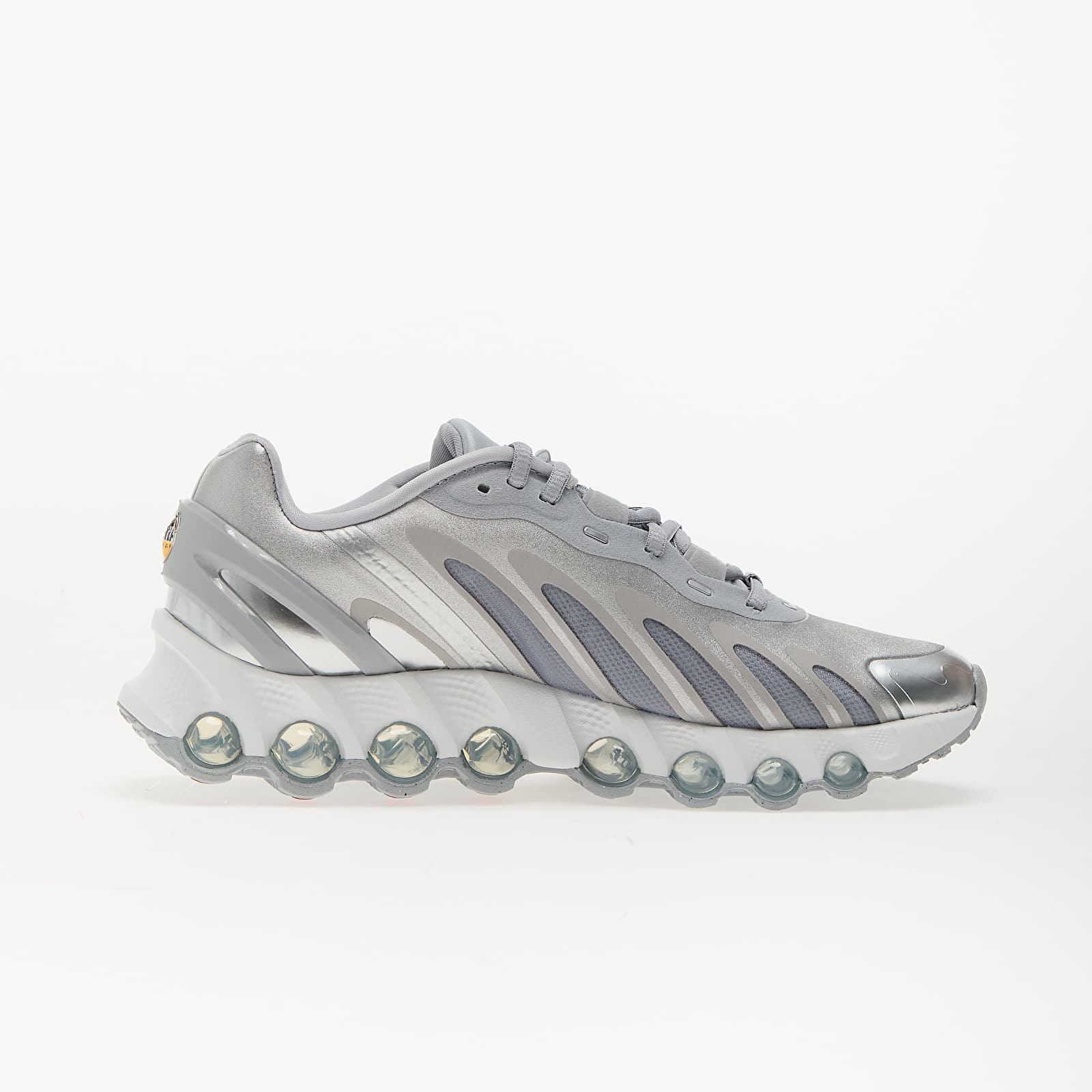Încălțăminte și sneakerși pentru femei Nike W Air Max DN8 Wolf Grey/ Metallic Silver-Off White