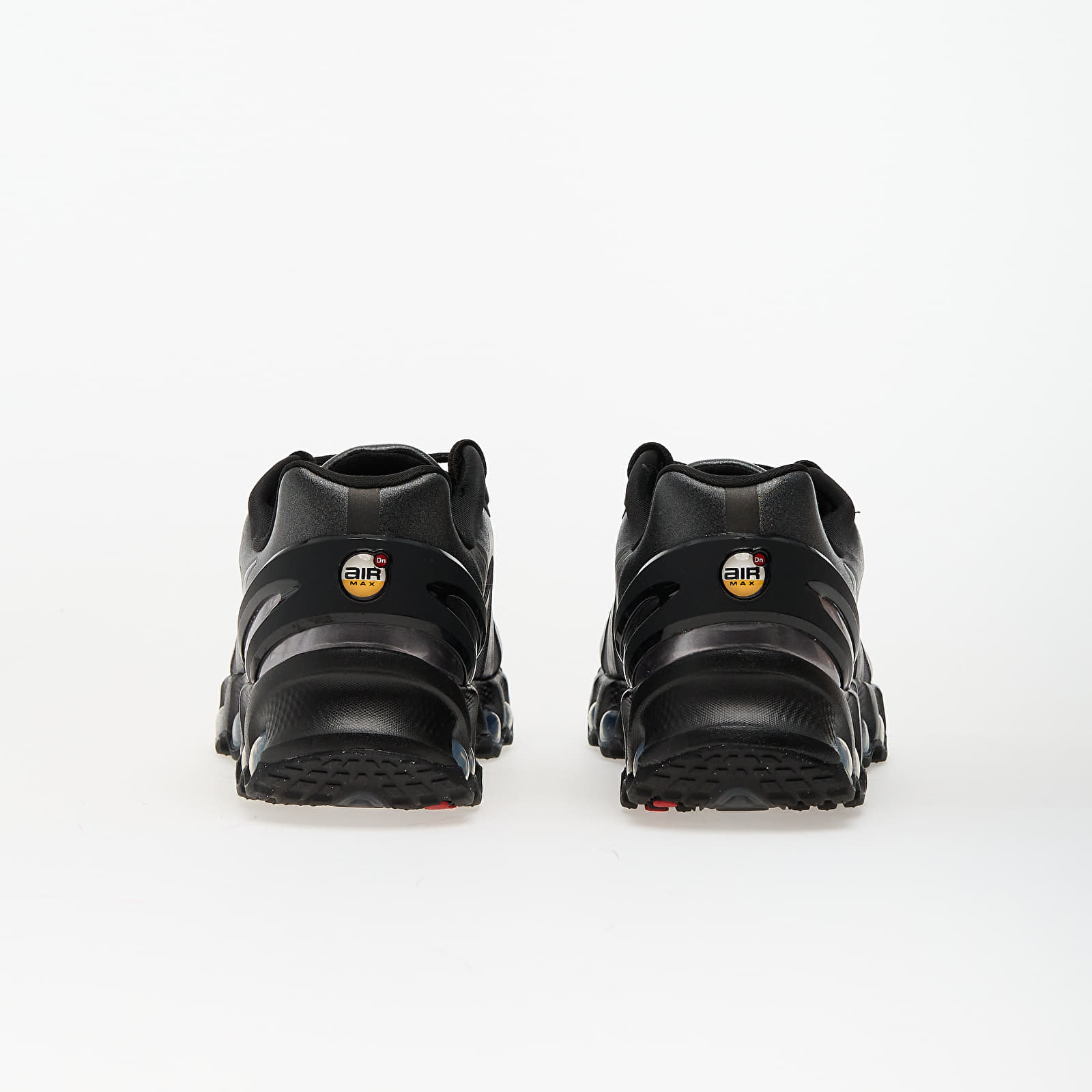 Încălțăminte și sneakerși pentru femei Nike W Air Max DN8 Black/ Mtlc Dark Grey-Iron Grey