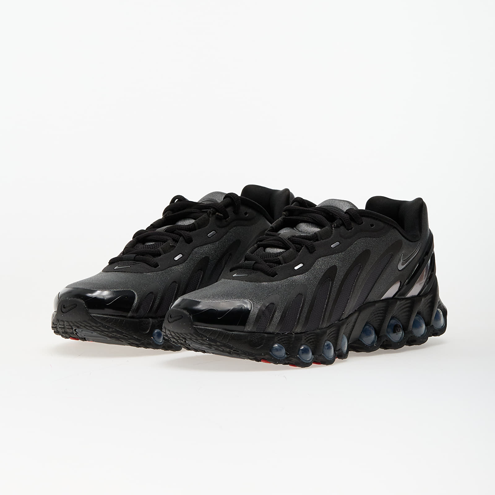 Încălțăminte și sneakerși pentru femei Nike W Air Max DN8 Black/ Mtlc Dark Grey-Iron Grey