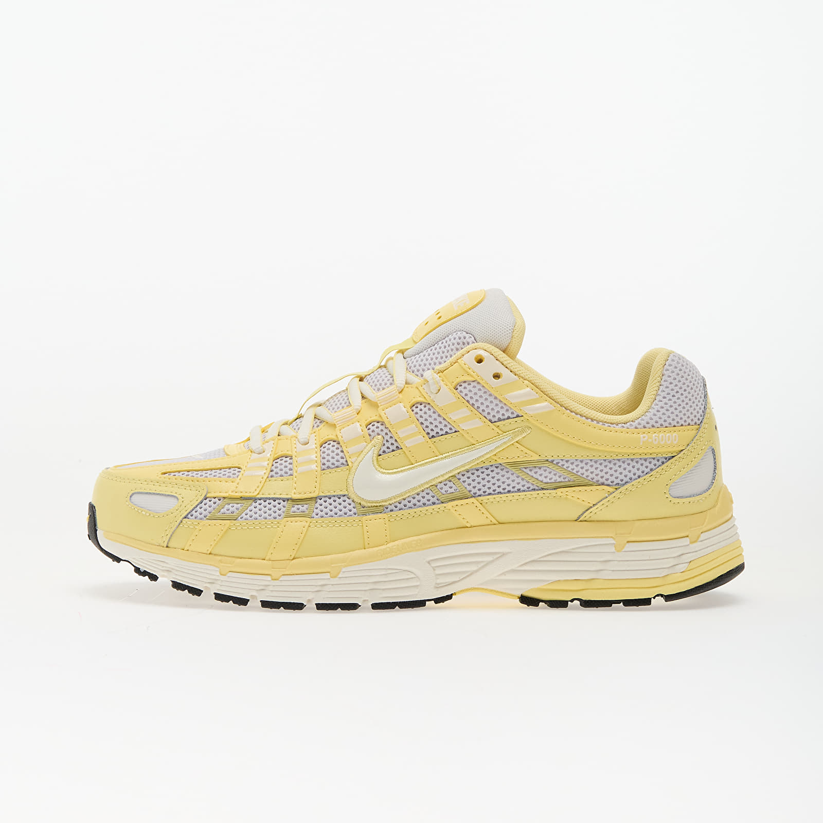 Sneakers und Schuhe für Frauen Nike W P-6000 Soft Yellow/ Soft Pearl-Platinum Tint-Black-Metallic Silver