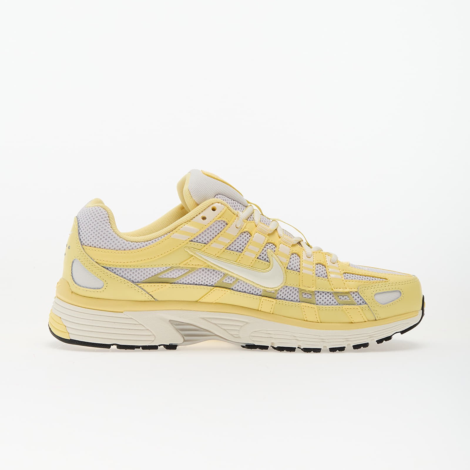 Sneakers und Schuhe für Frauen Nike W P-6000 Soft Yellow/ Soft Pearl-Platinum Tint-Black-Metallic Silver
