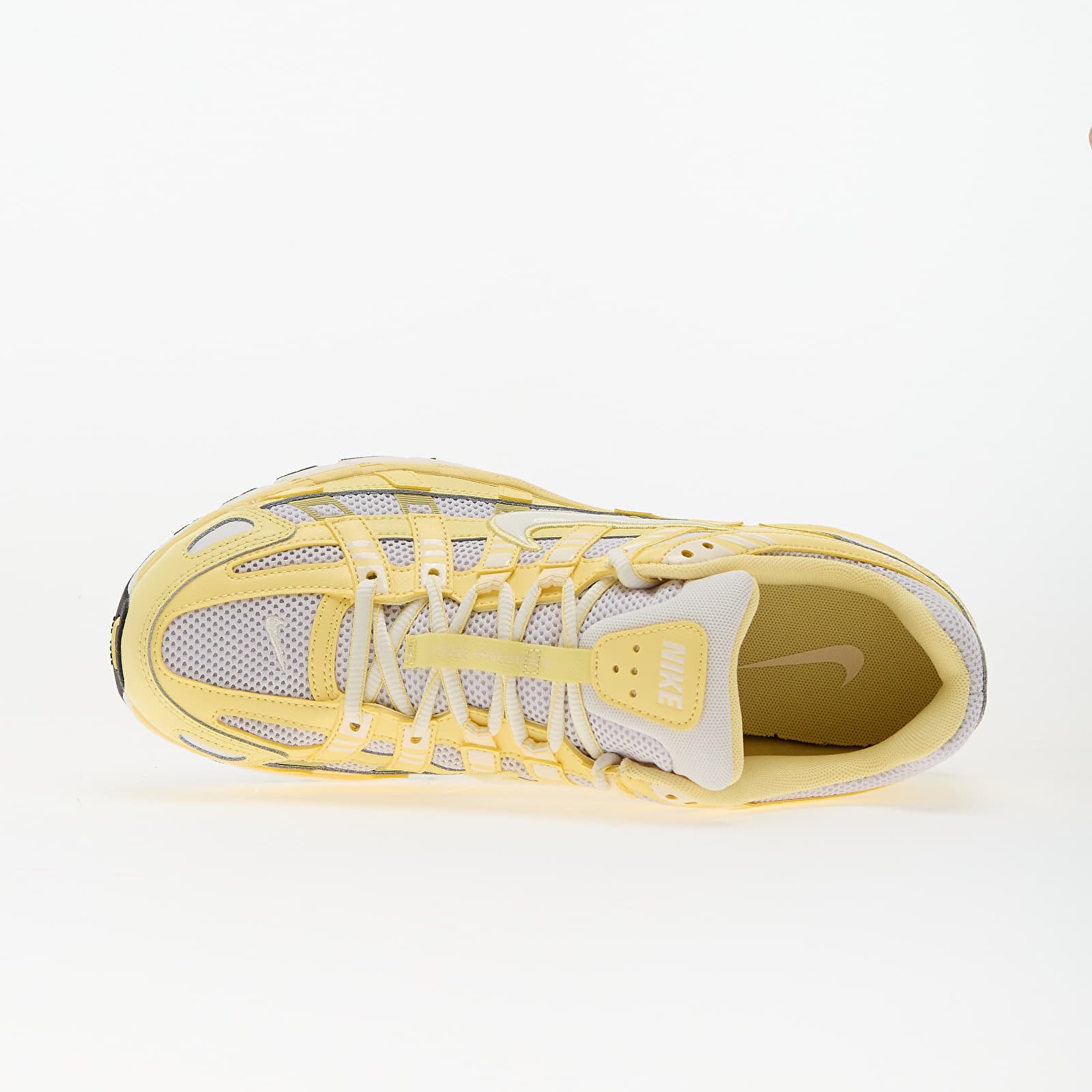 Sneakers und Schuhe für Frauen Nike W P-6000 Soft Yellow/ Soft Pearl-Platinum Tint-Black-Metallic Silver
