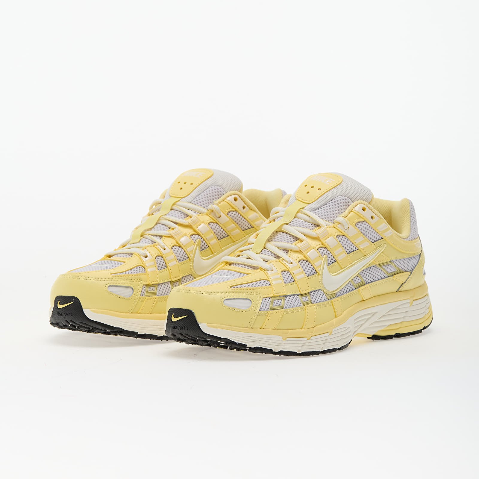 Sneakers und Schuhe für Frauen Nike W P-6000 Soft Yellow/ Soft Pearl-Platinum Tint-Black-Metallic Silver