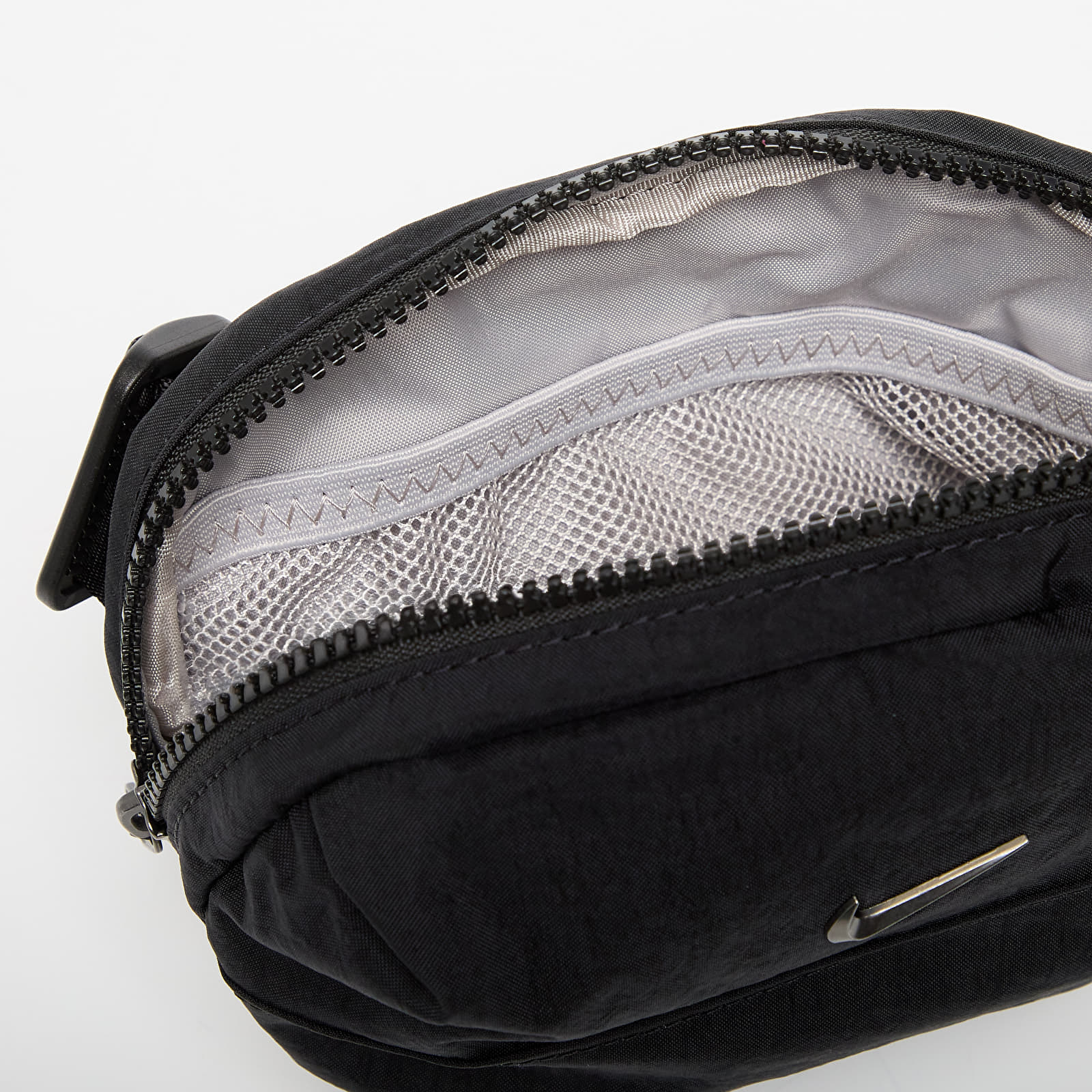 Umhängetaschen Nike Aura Crossbody Bag (2L) Black/ Black/ Gunmetal