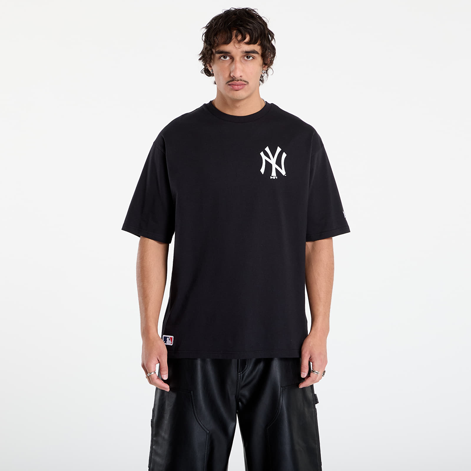 T-Shirts Männer New Era MLB Essentials Lc Os Tee New York Yankees Black/ White