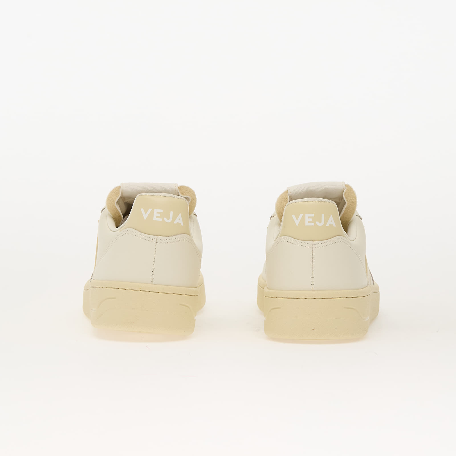 Men's sneakers and shoes Veja V-10 Leather Pure_Calcaire