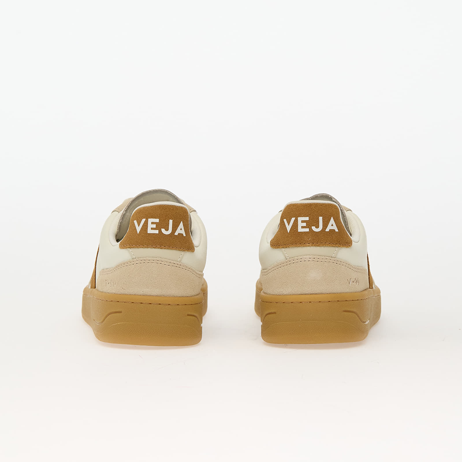 Men's sneakers and shoes Veja V-90 O.T. Pure_Camel_Alm_Natural