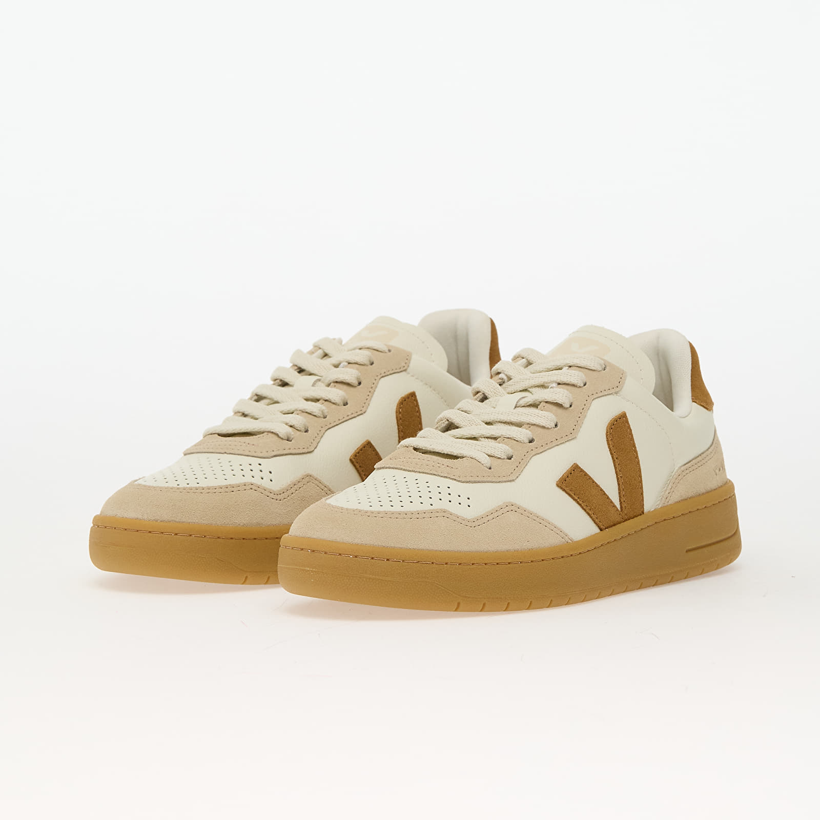 Men's sneakers and shoes Veja V-90 O.T. Pure_Camel_Alm_Natural