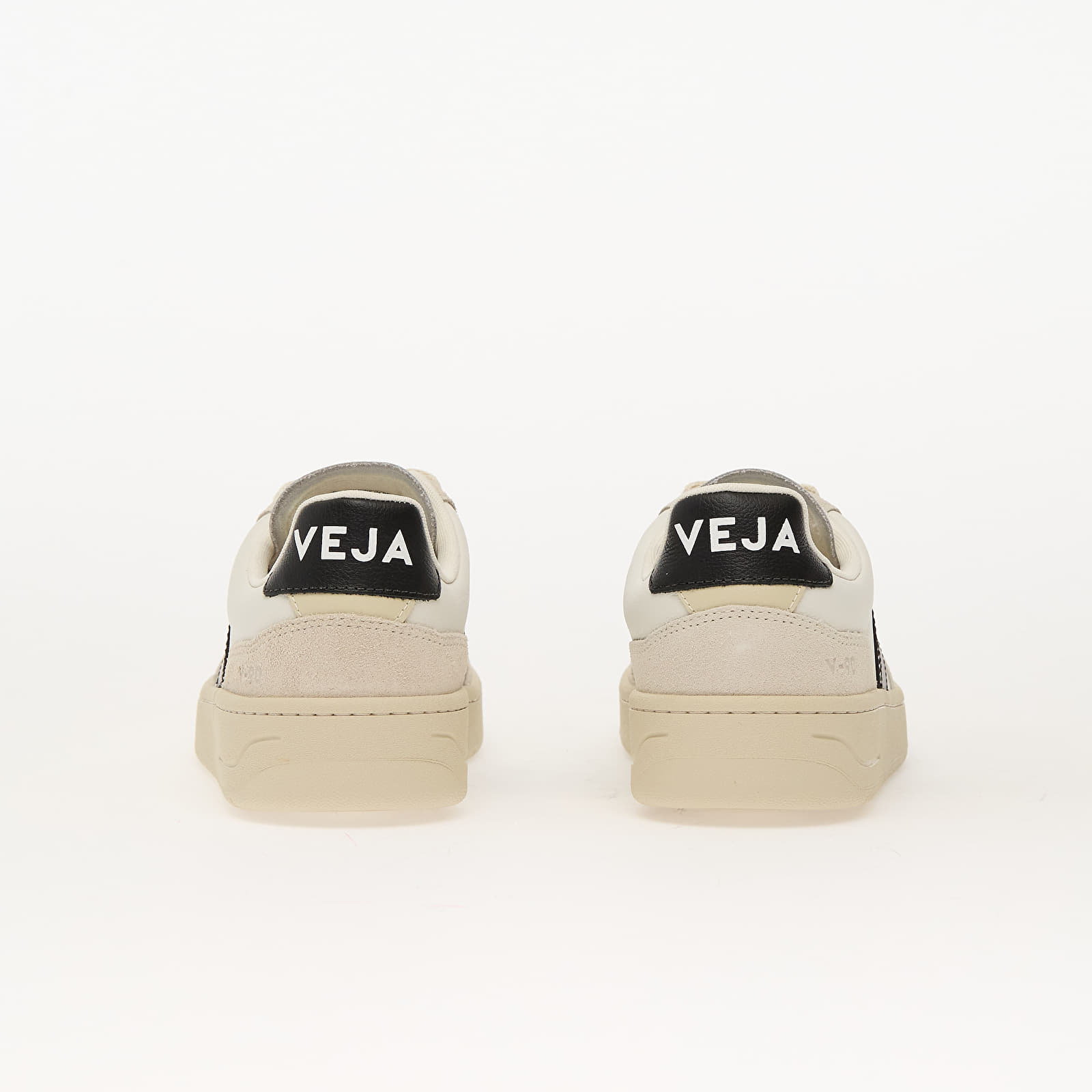 Women's sneakers and shoes Veja W V-90 O.T. Leather White_Black