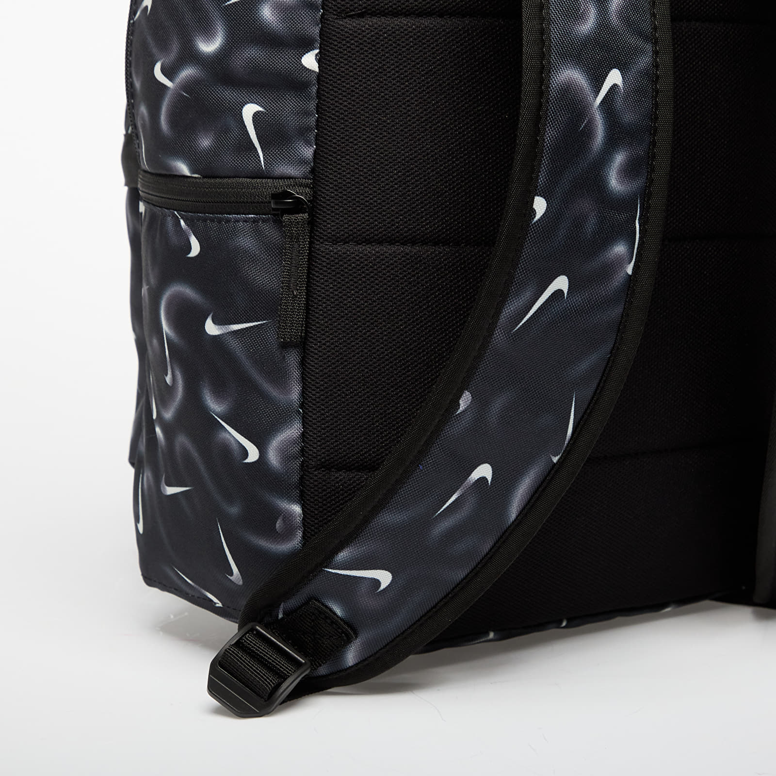 Rucksäcke für Männer Nike Heritage Backpack (25L) Black/ Black/ Summit White