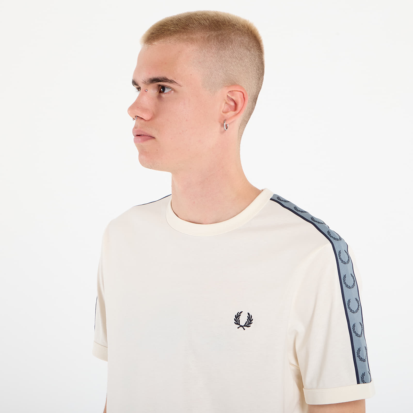 Magliette da uomo FRED PERRY Contrast Tape Ringer T-Shirt UNISEX Ecru/ Navy