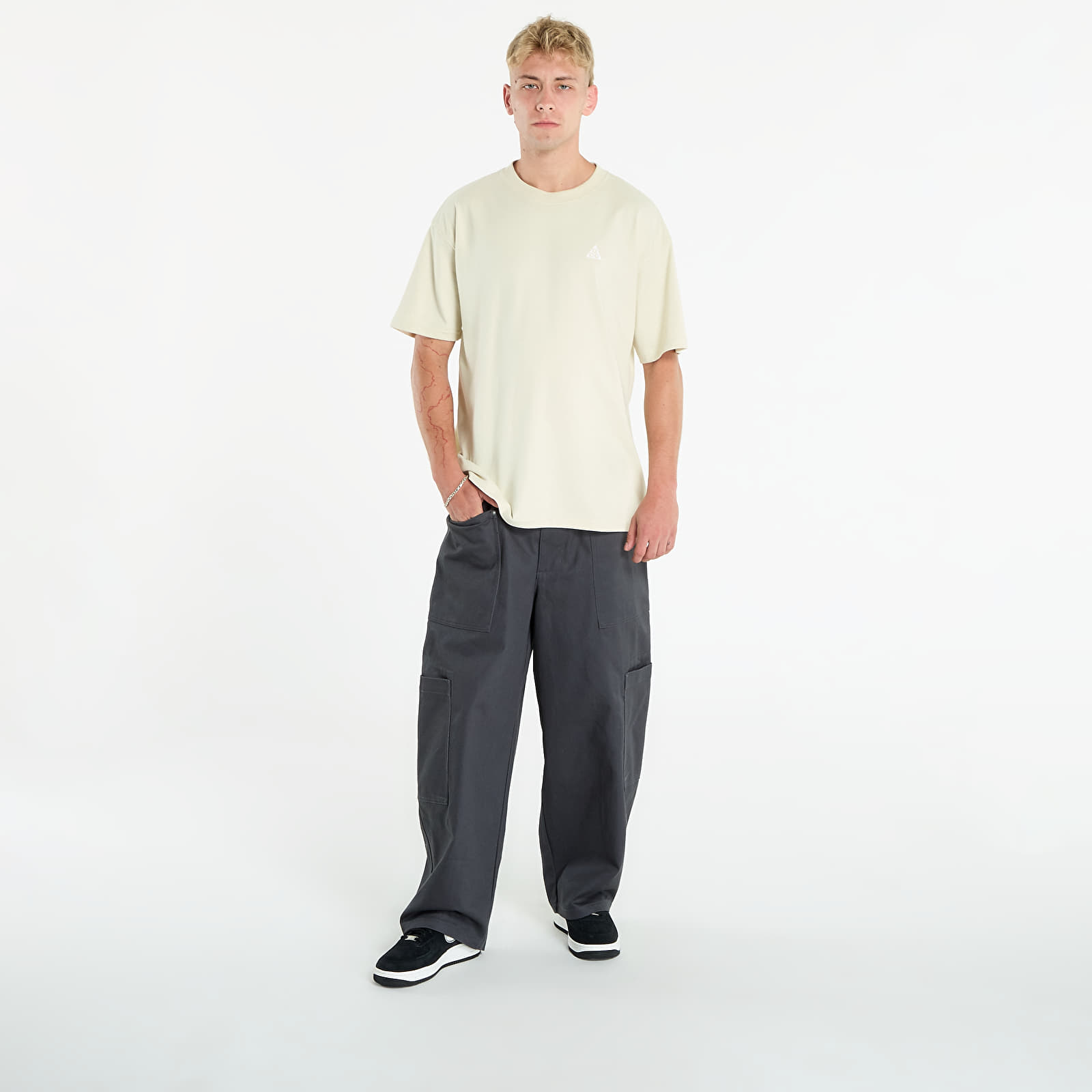 Men's T-shirts Nike ACG Men's Max90 T-Shirt Lt Khaki