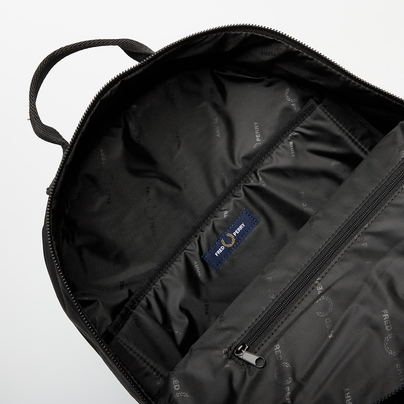 Rucksäcke FRED PERRY Nylon Badge Backpack Black