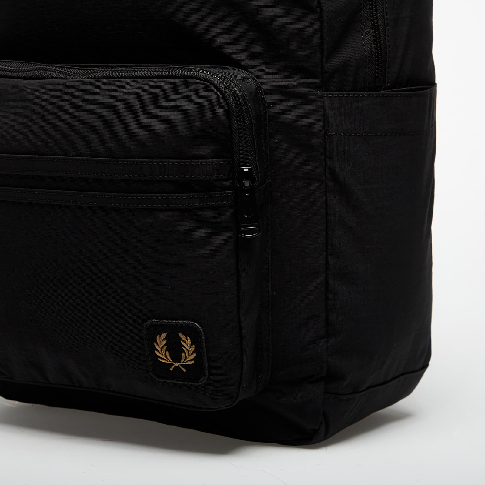 Rucksäcke FRED PERRY Nylon Badge Backpack Black