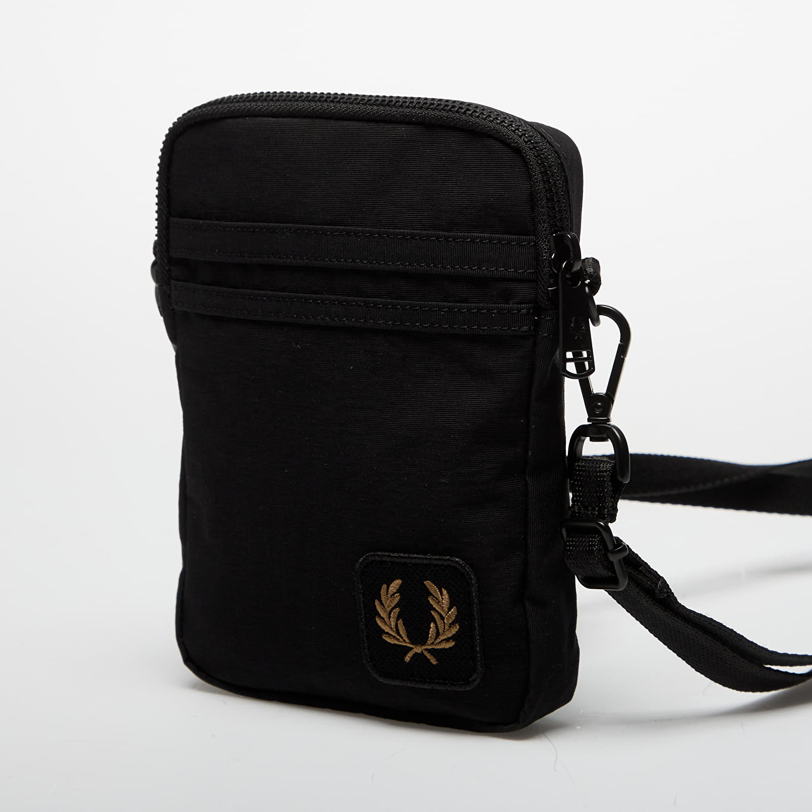 Umhängetaschen für Männer FRED PERRY Nylon Badge Small Side Bag Black