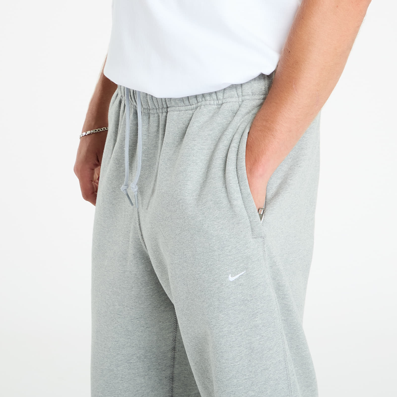 Men's sweatpants Nike Solo Swoosh Men's Fleece Open-Hem Pants Dk Grey Heather/ Lt Smoke Grey/ White