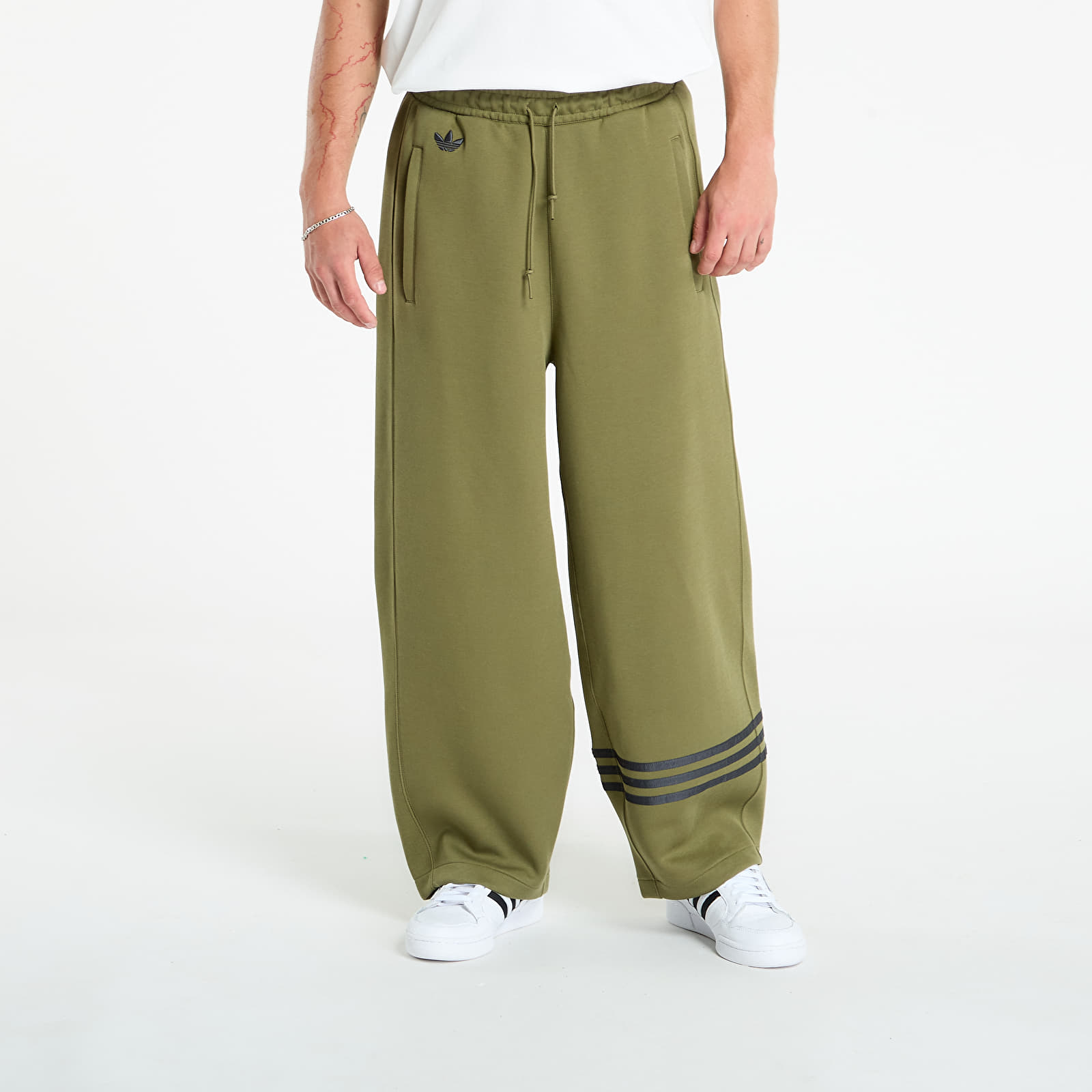 Herren-Sweatpants adidas Neuclassics Sweatpants Focus Olive