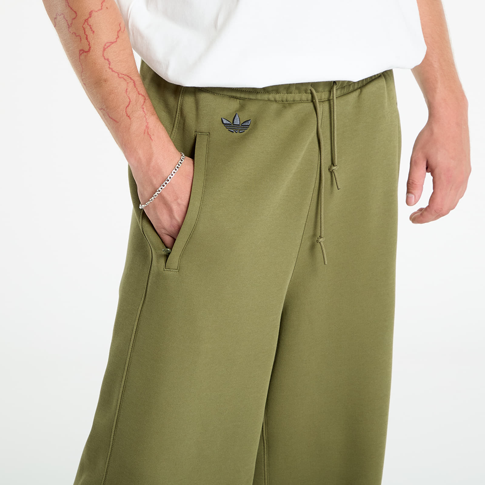 Herren-Sweatpants adidas Neuclassics Sweatpants Focus Olive