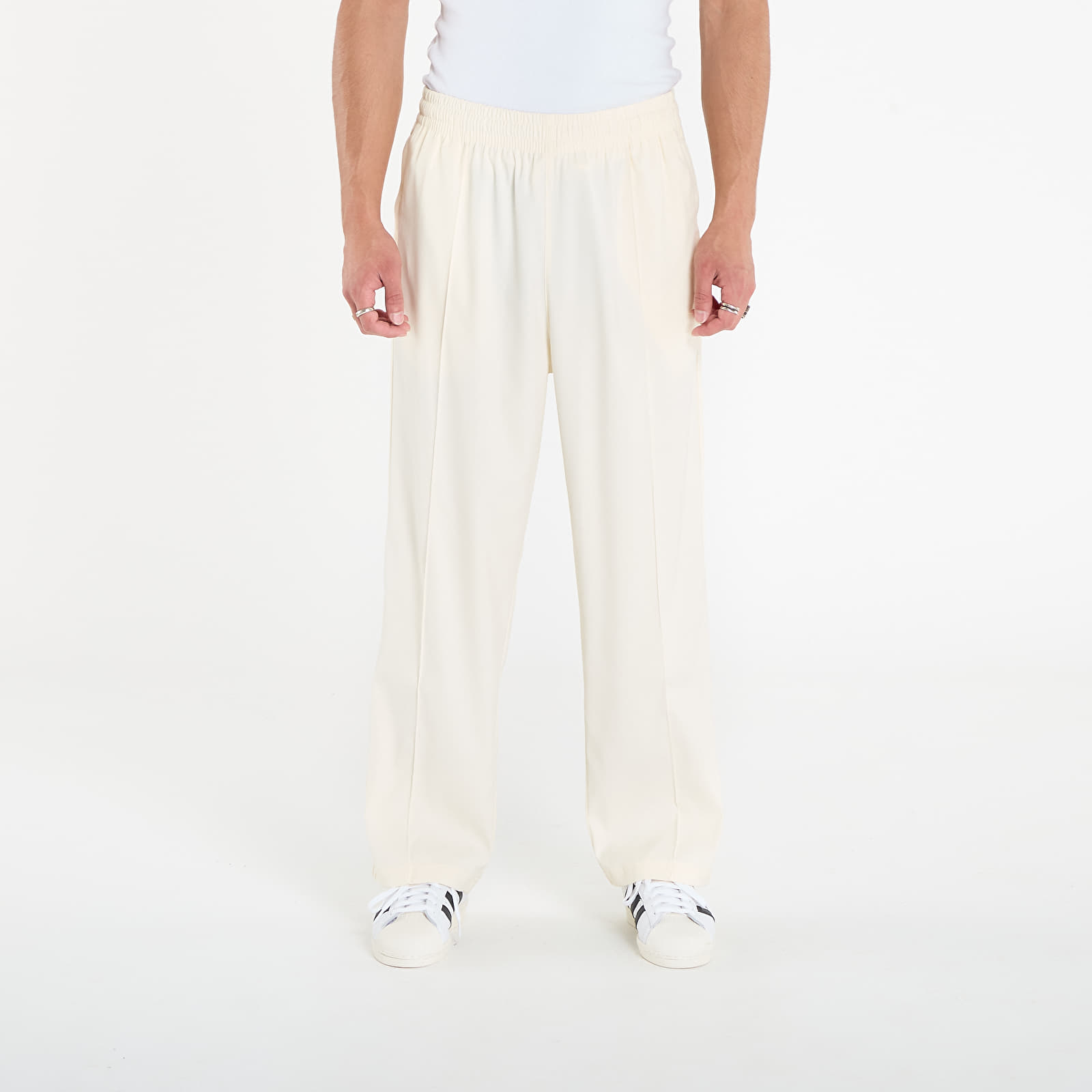 Hosen für Männer adidas Premium Baggy Track Pants Cream White/ Black