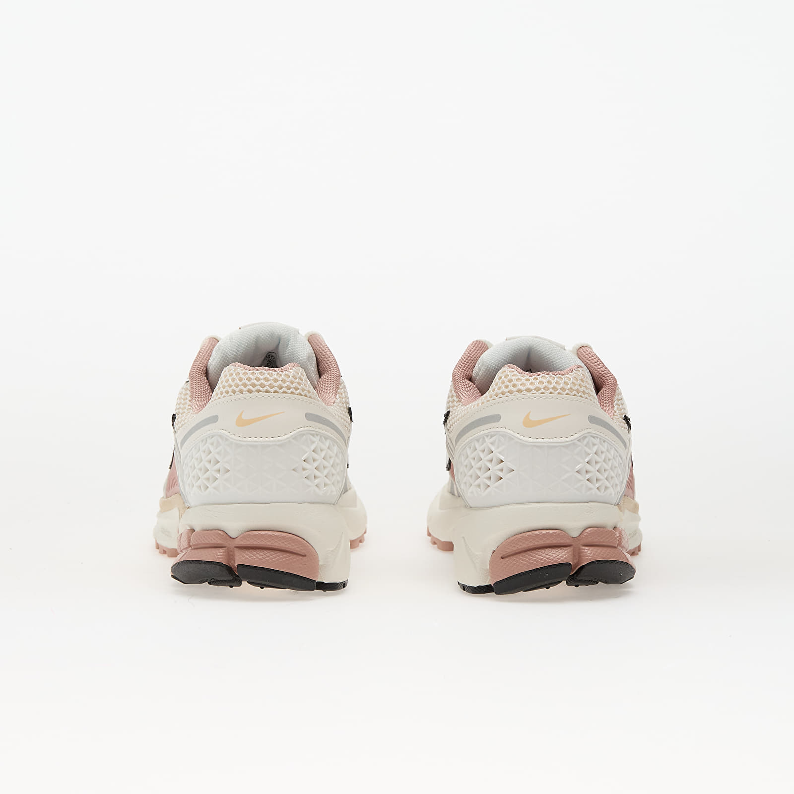 Women's sneakers and shoes Nike W Zoom Vomero 5 Sail/ Sail-Pearl White-Particle Pink-Black-White