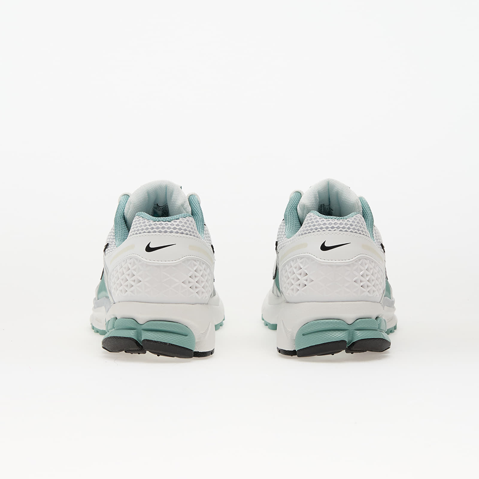 Women's sneakers and shoes Nike W Zoom Vomero 5 Summit White/ Mtlc Silver-Wolf Grey-Pure Platinum-Cannon-Black